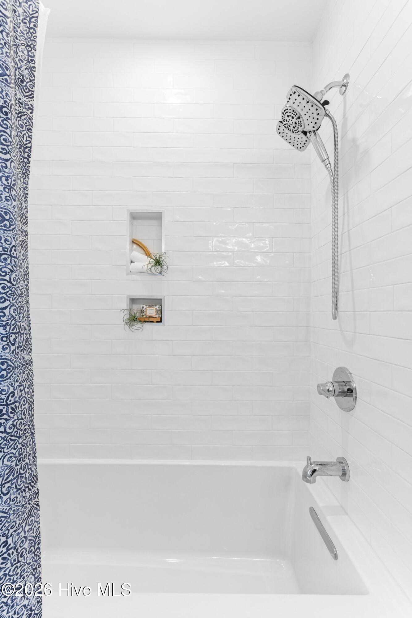 100554015 | Photo 44