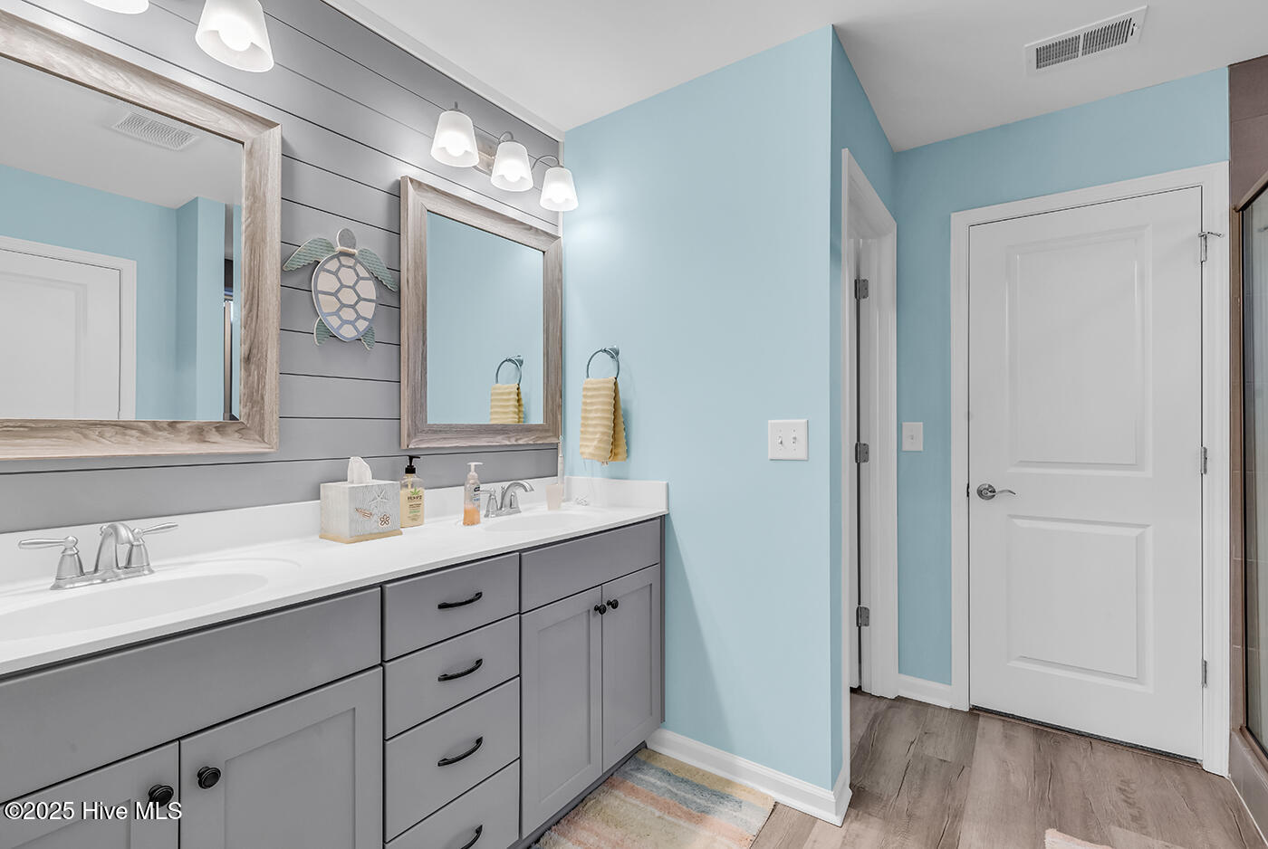 100539654 | Photo 35