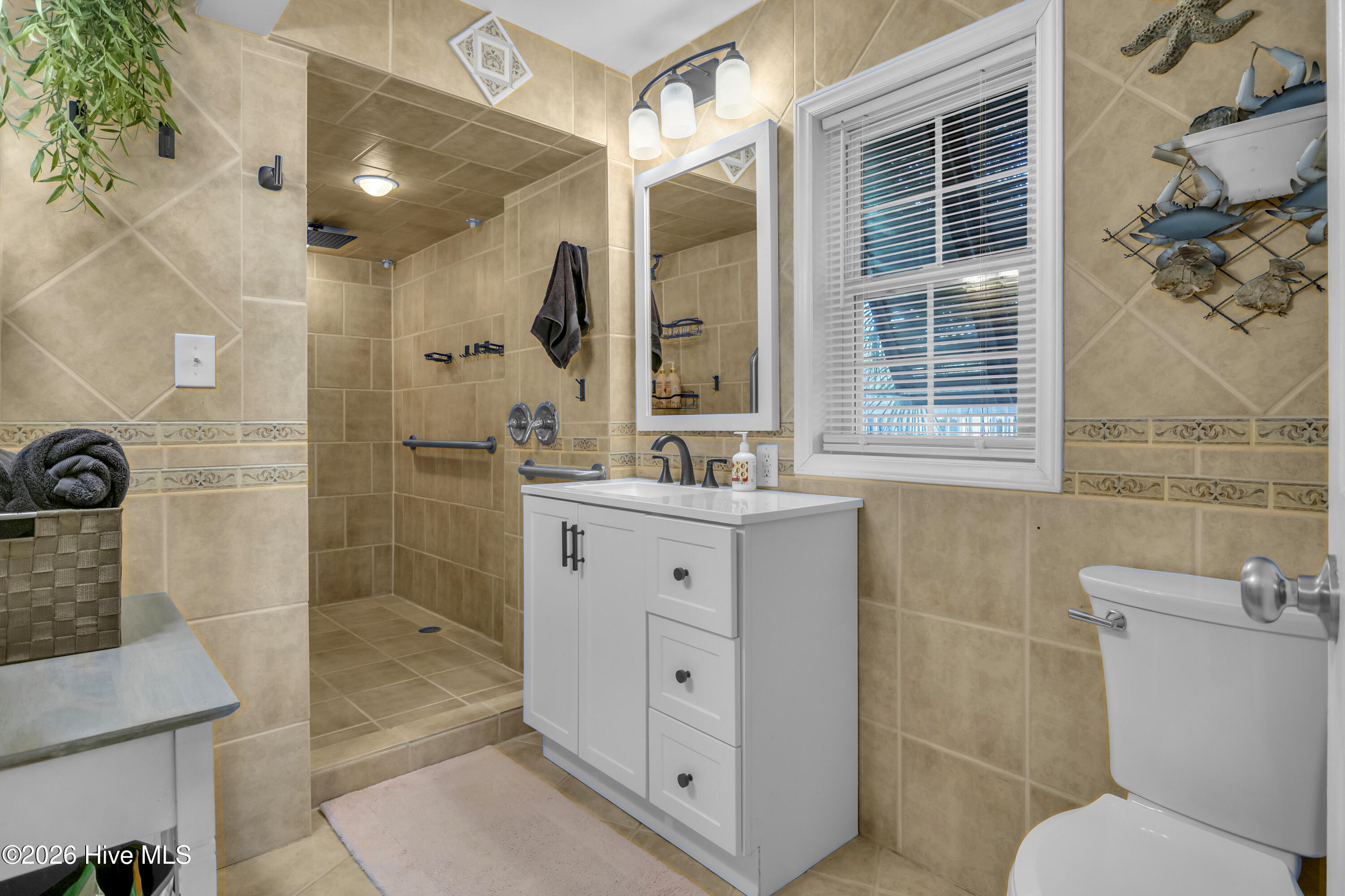 100561178 | Photo 13