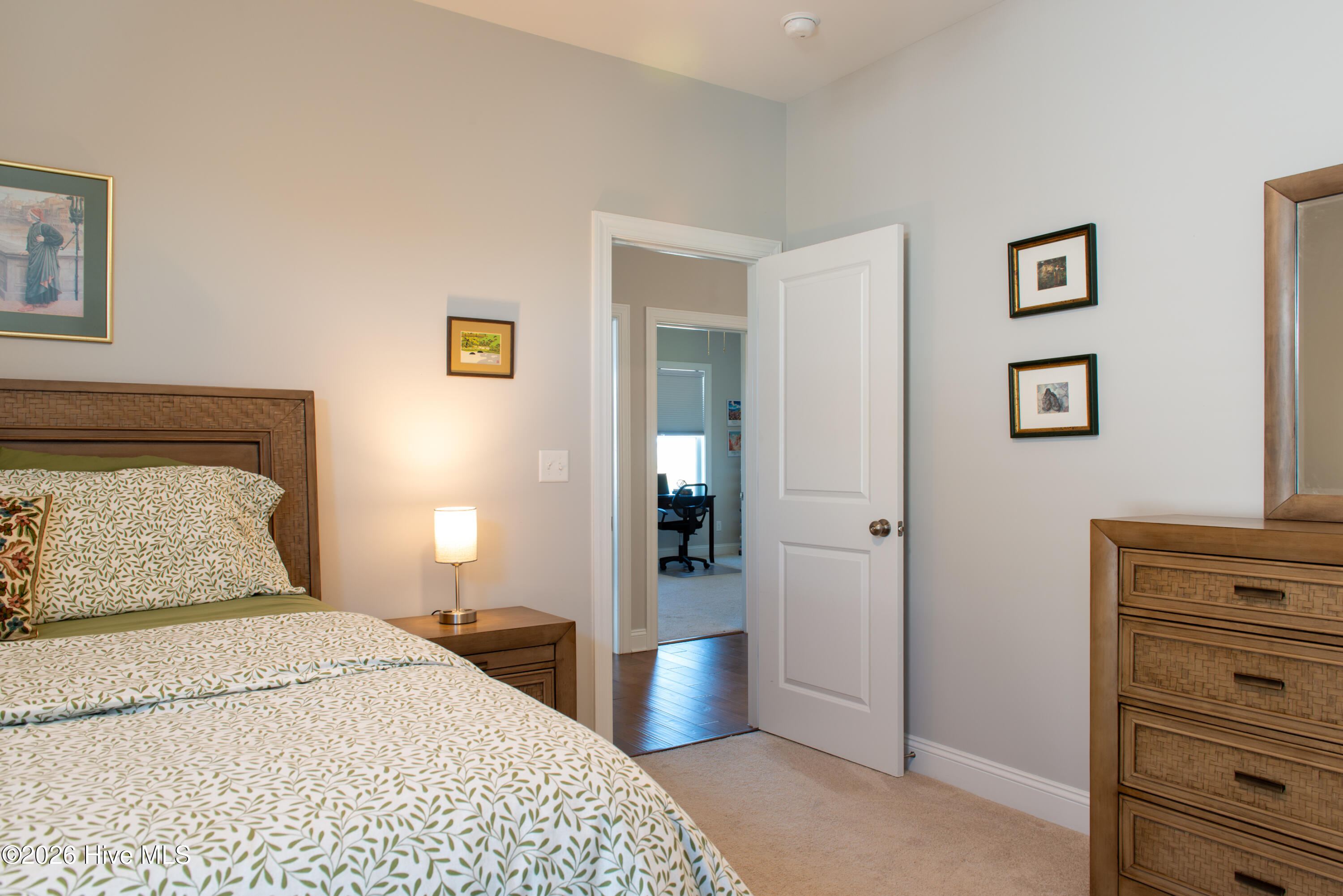 100568036 | Photo 53