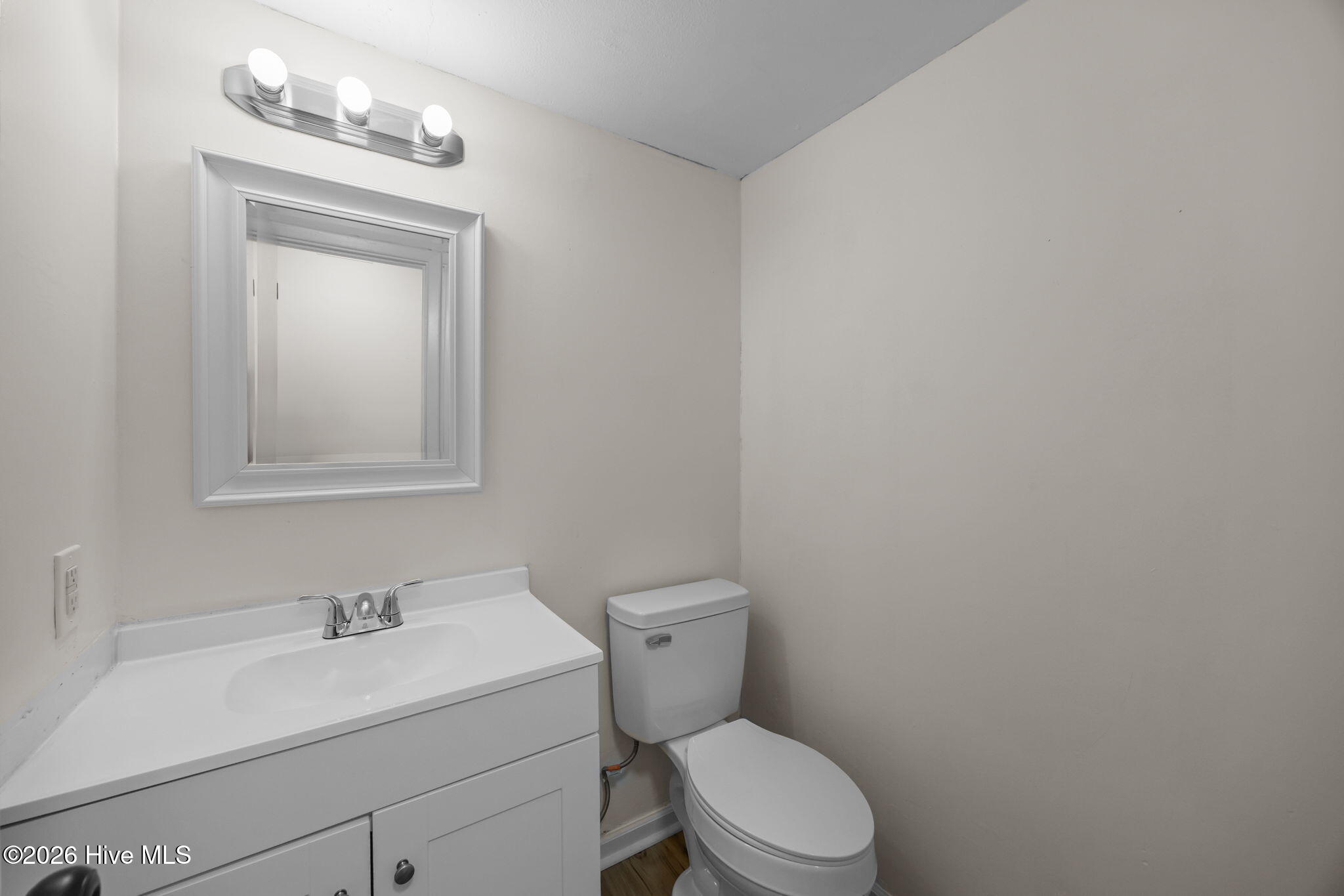 100555869 | Photo 26