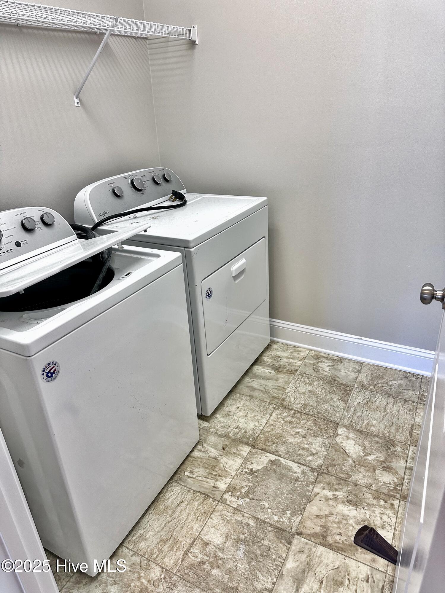 100542600 | Photo 32