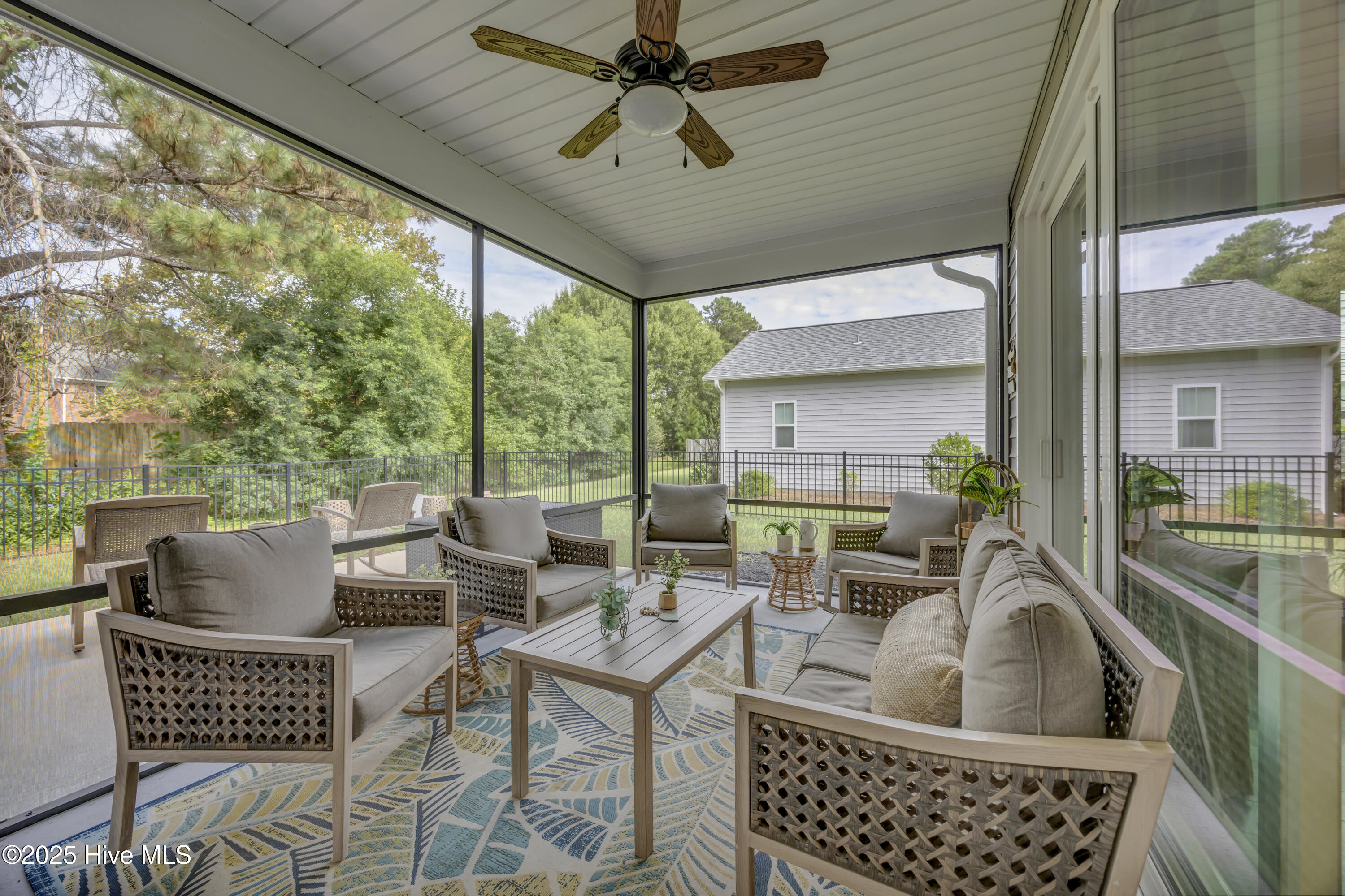 100535500 | Photo 24