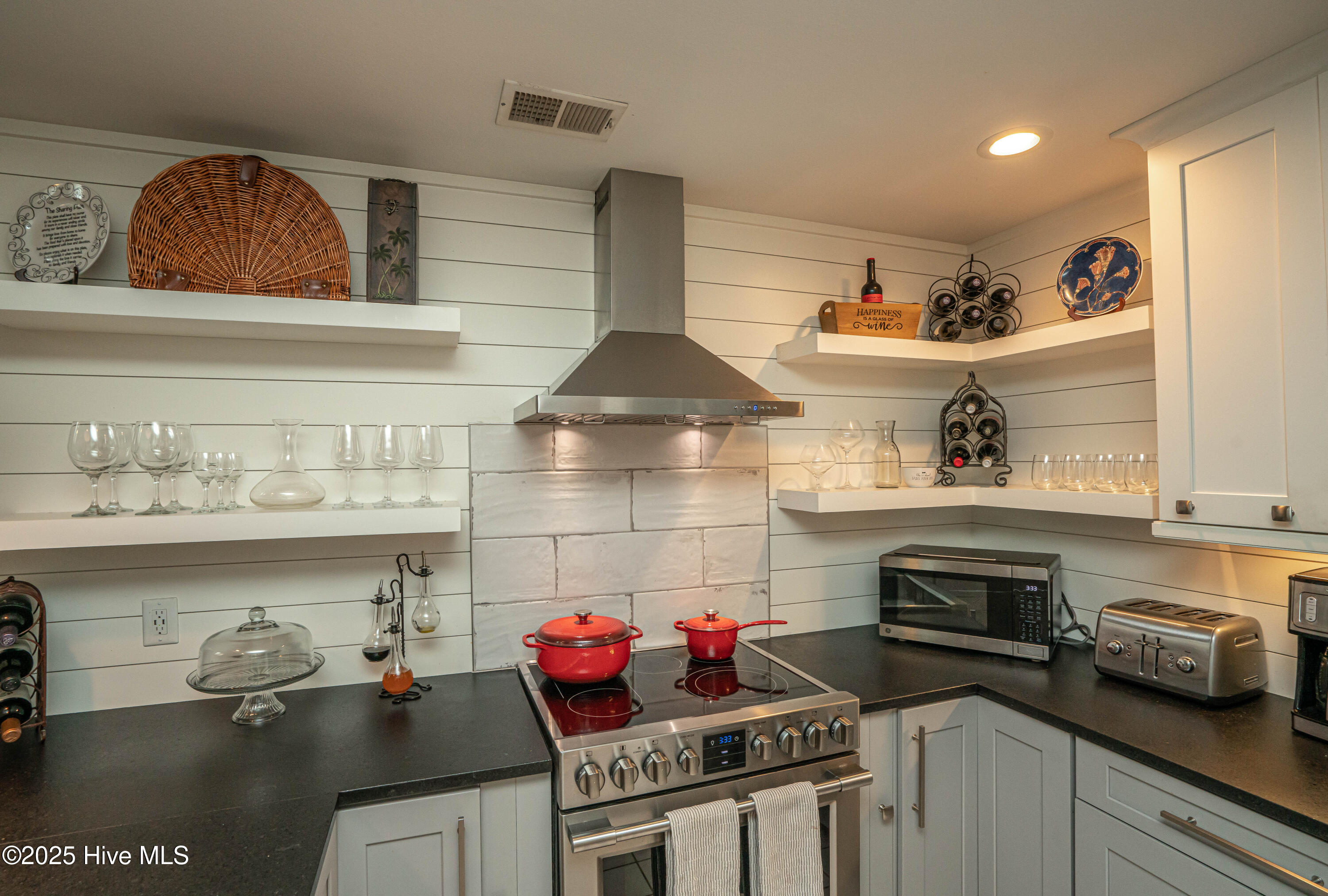 100536080 | Photo 10