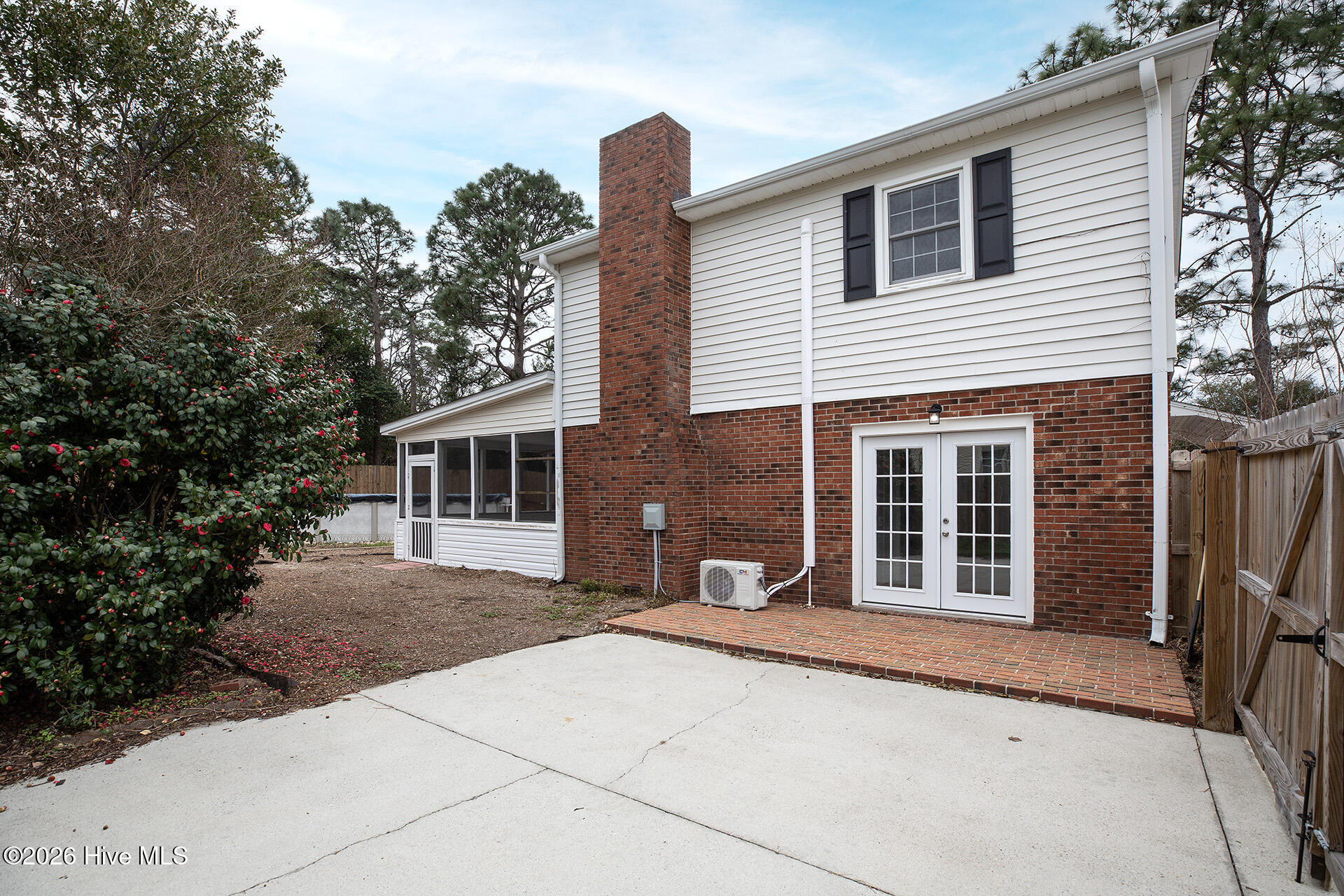 100558477 | Photo 35