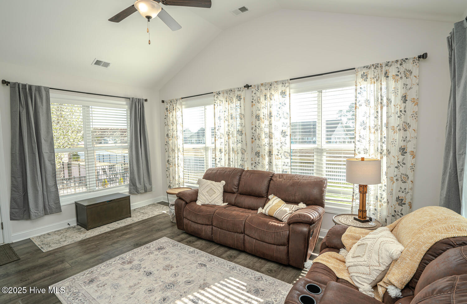 100547229 | Photo 27