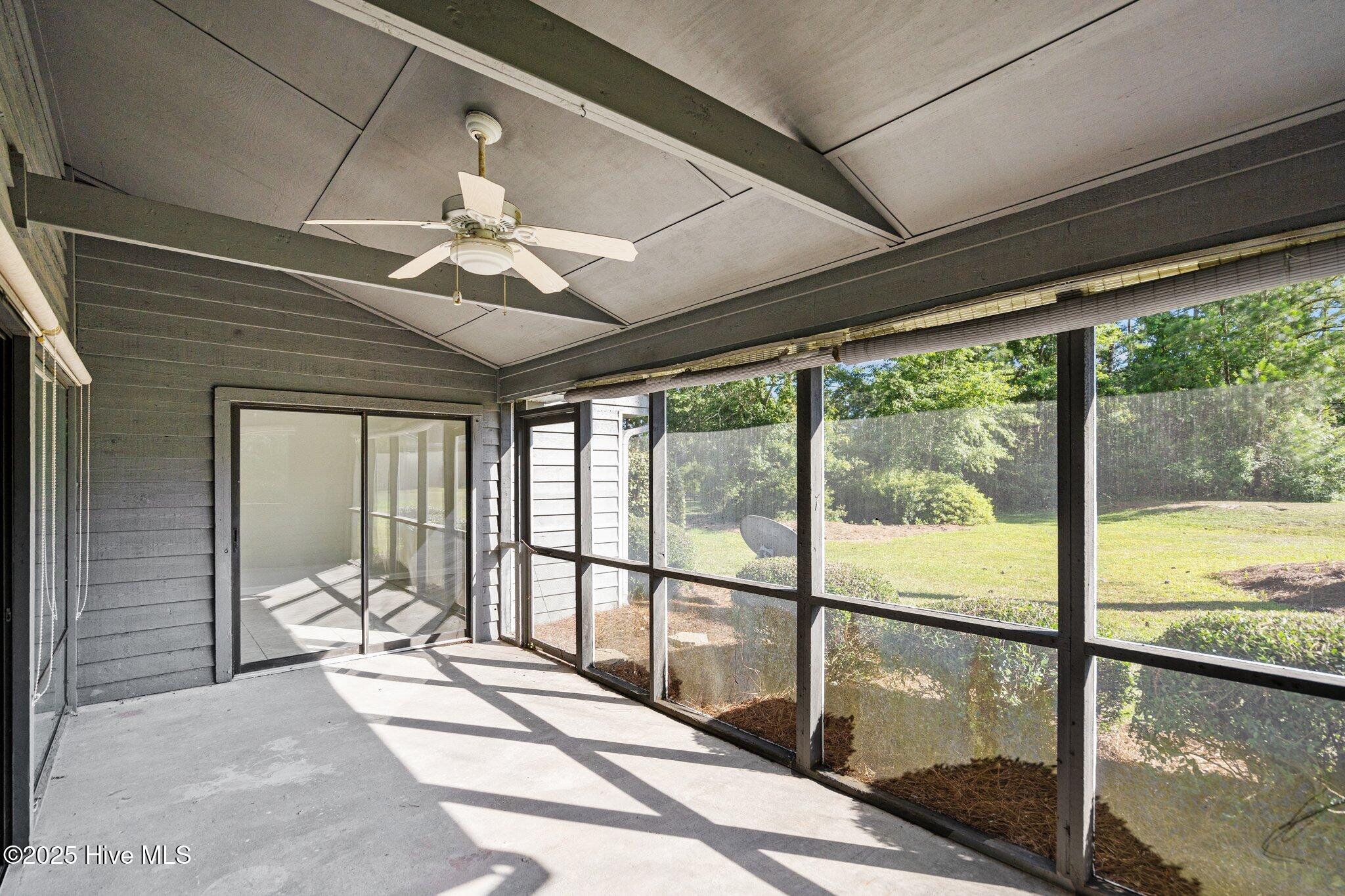 100530960 | Photo 30