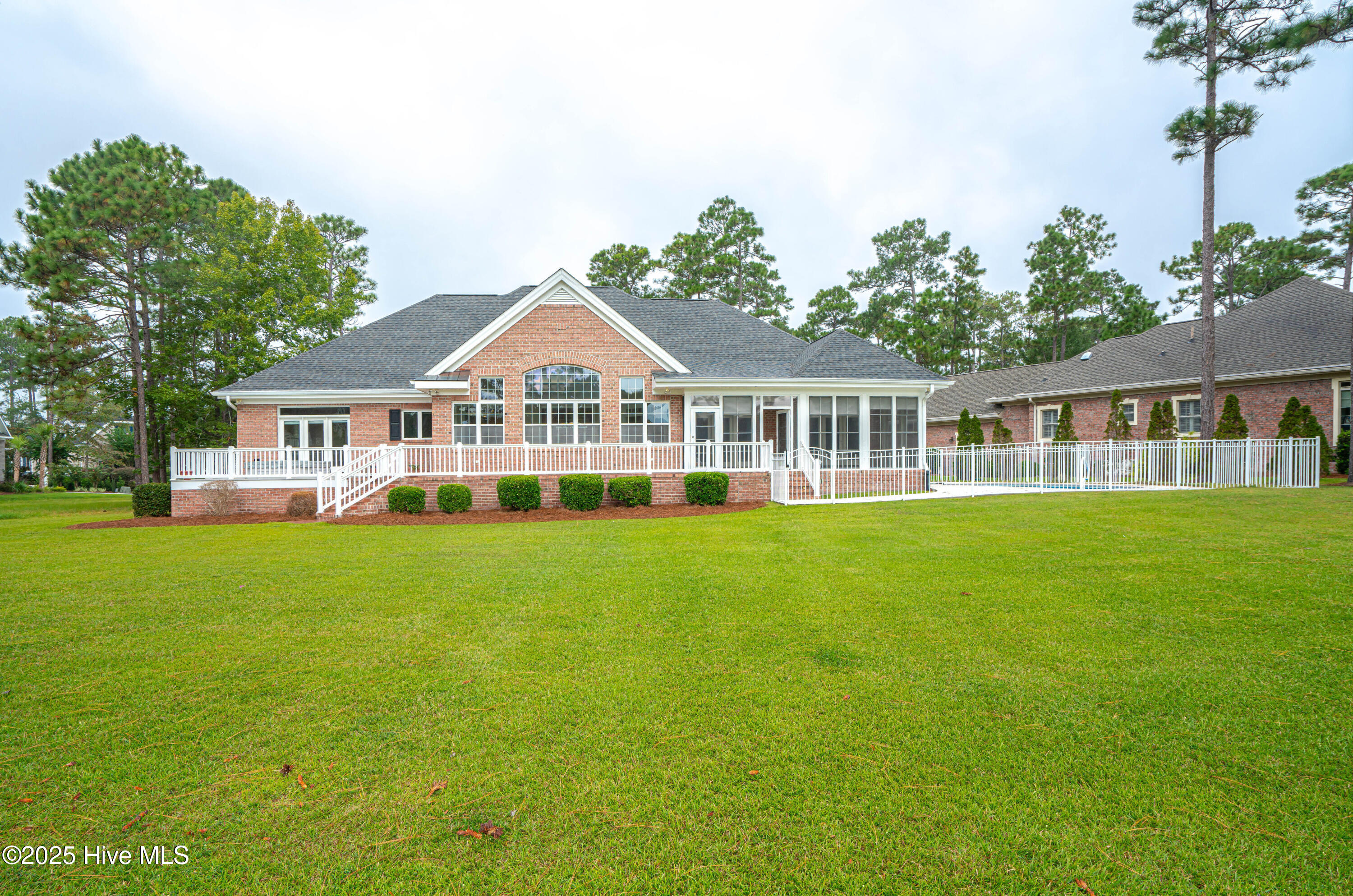 100530810 | Photo 55