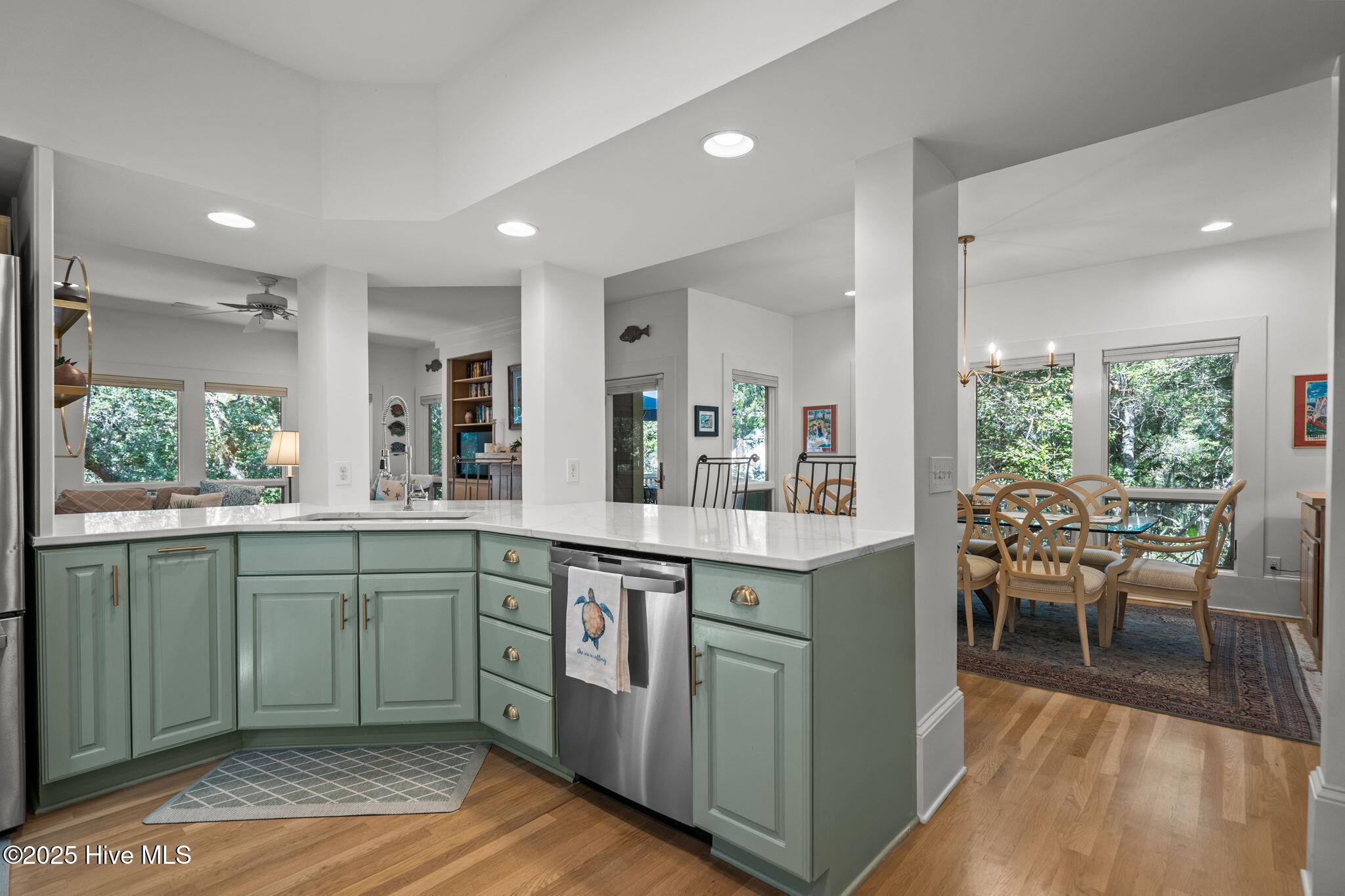 100501952 | Photo 15