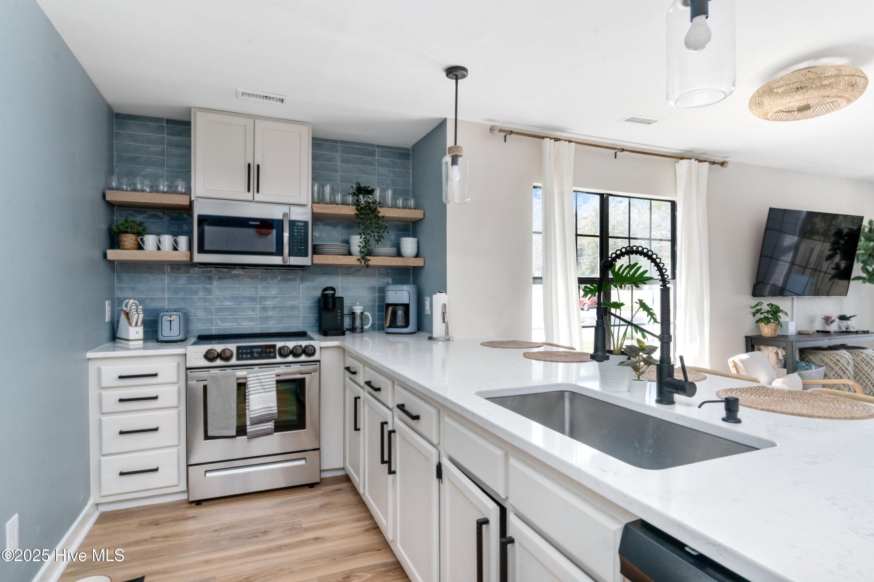 1701 41st Street Apt A, Wilmington, NC 28403 – photo 7: DSC01098.jpg-SMALL