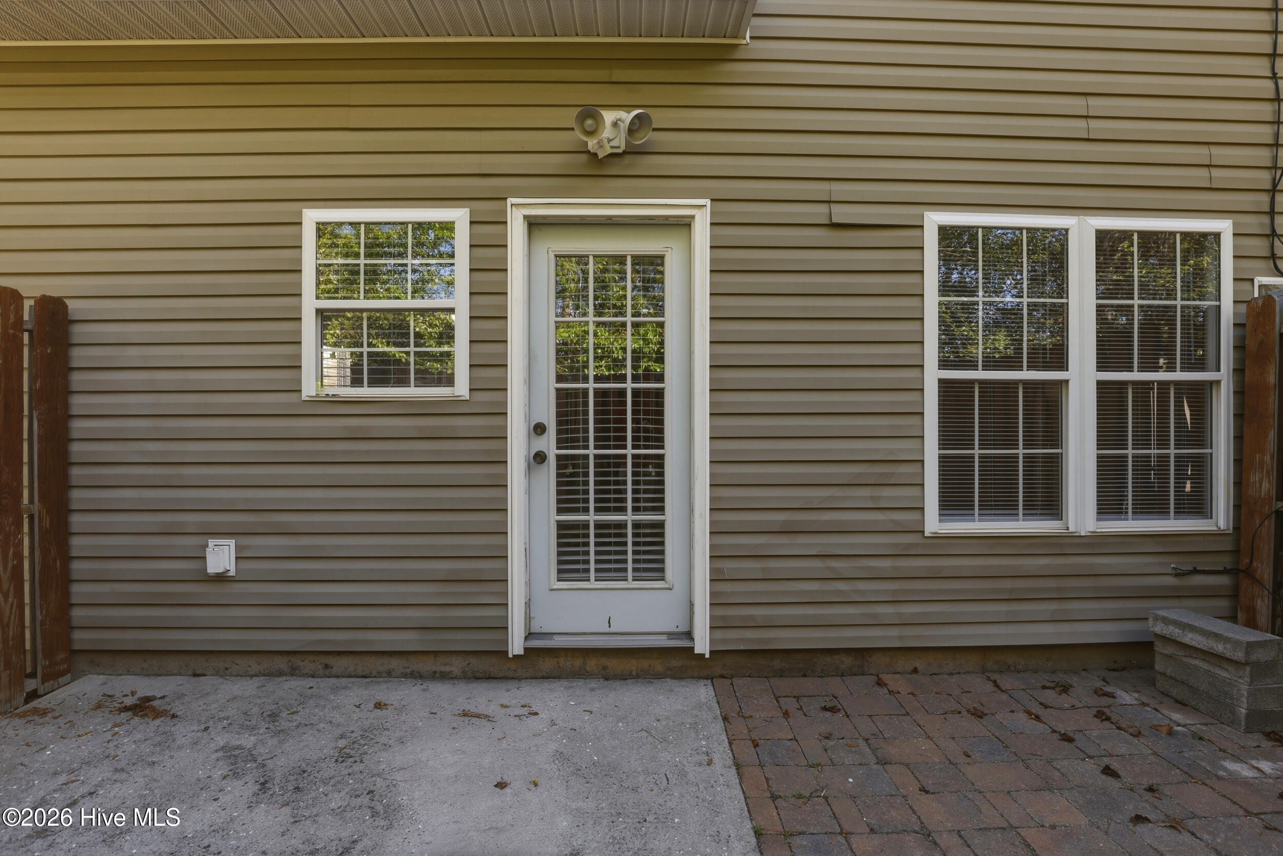 100564437 | Photo 30