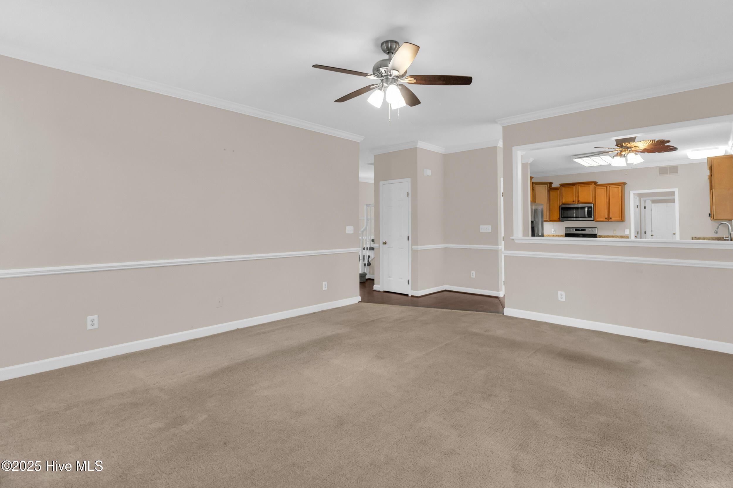 100545048 | Photo 12