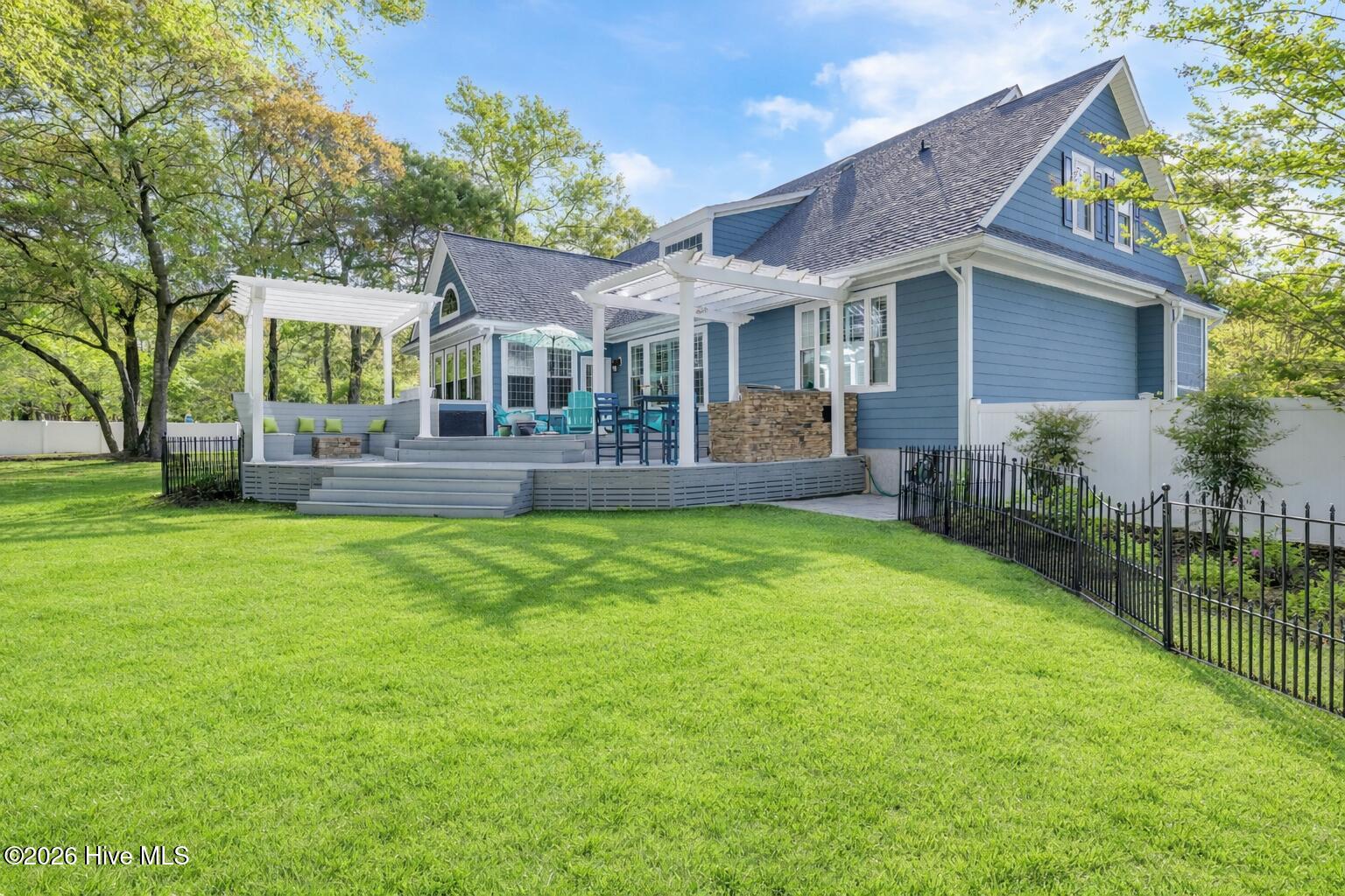 100567087 | Photo 86