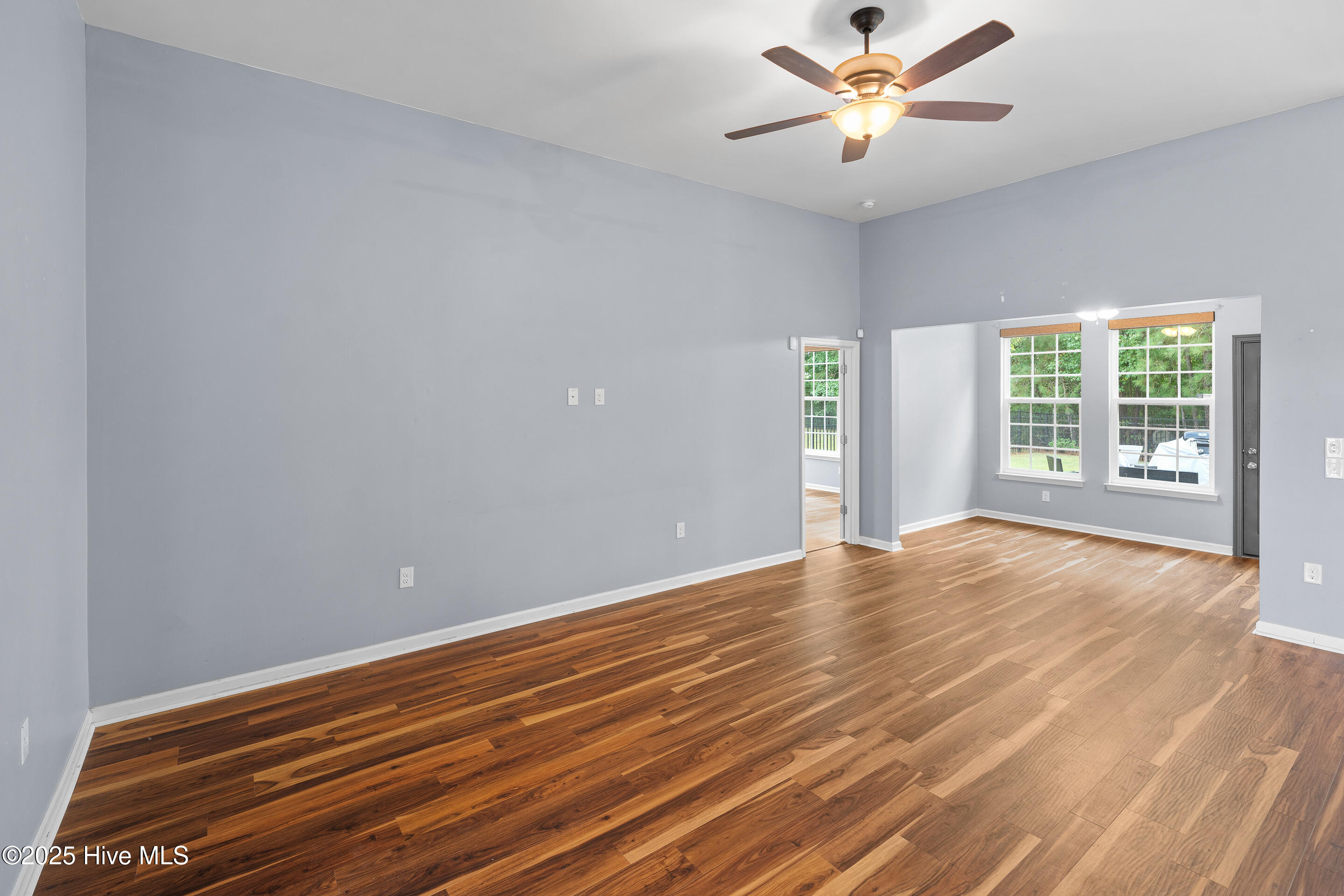 100533720 | Photo 16