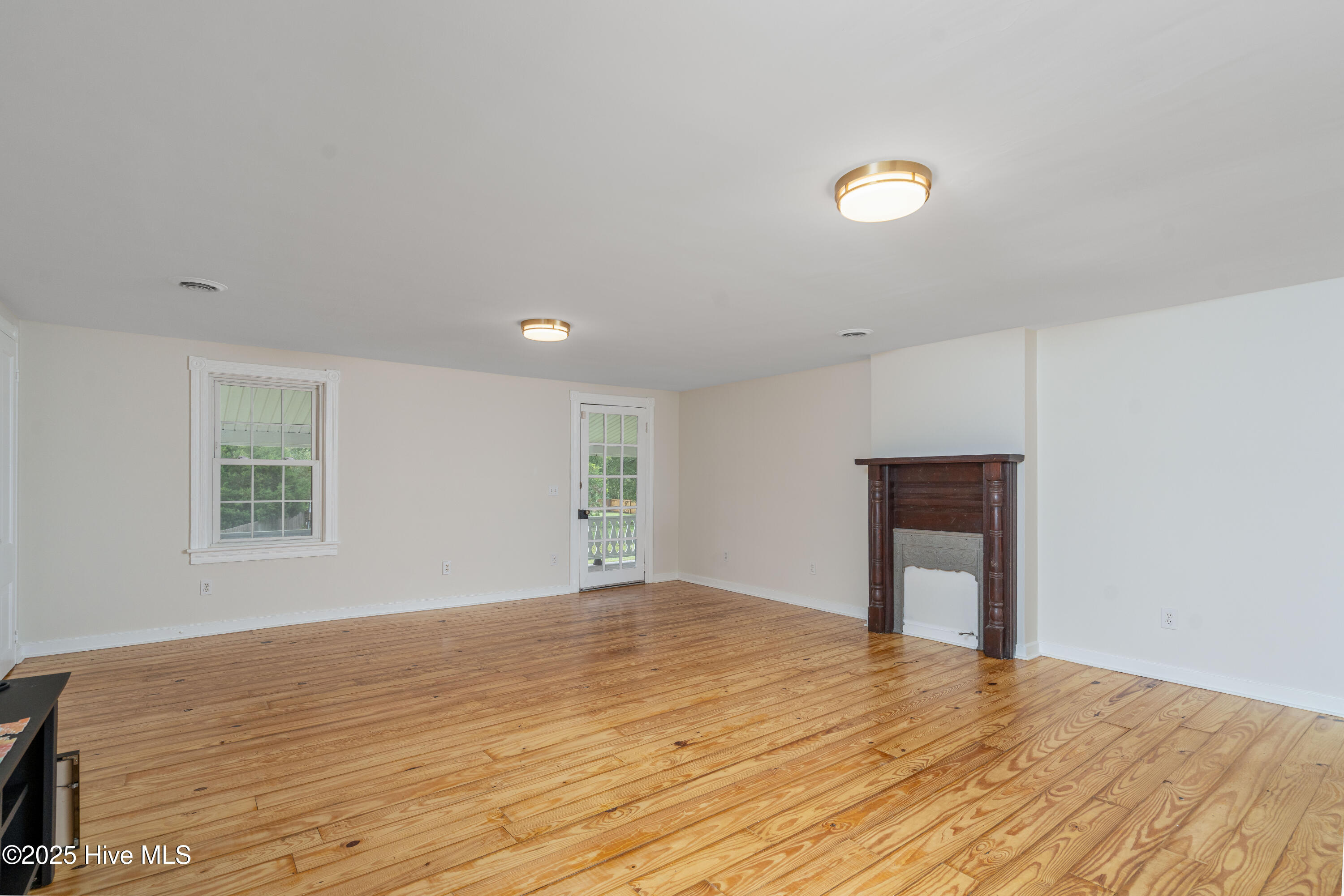 100536527 | Photo 29