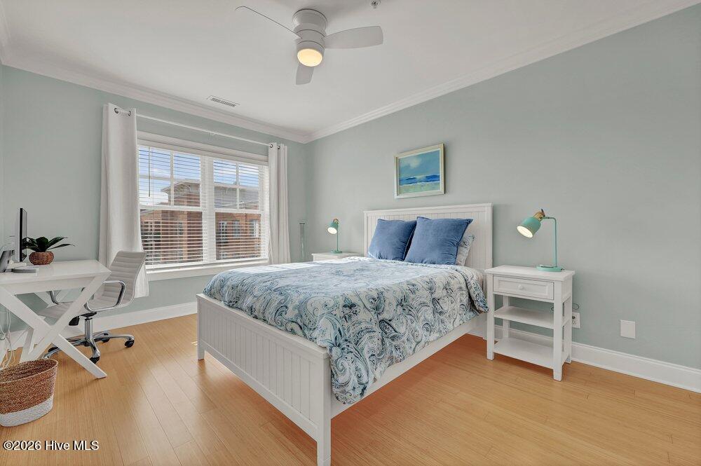 100570367 | Photo 13