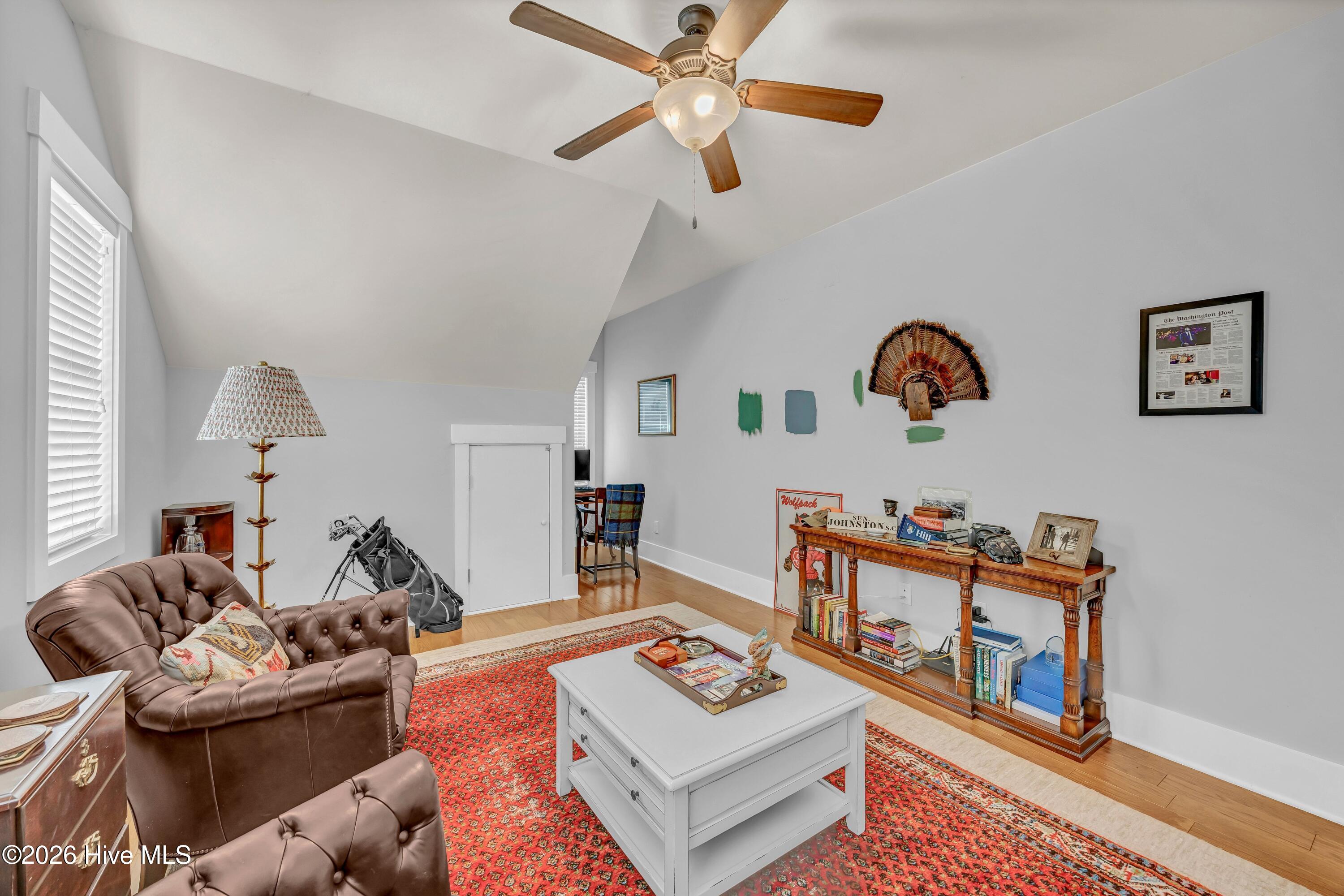 100567023 | Photo 22