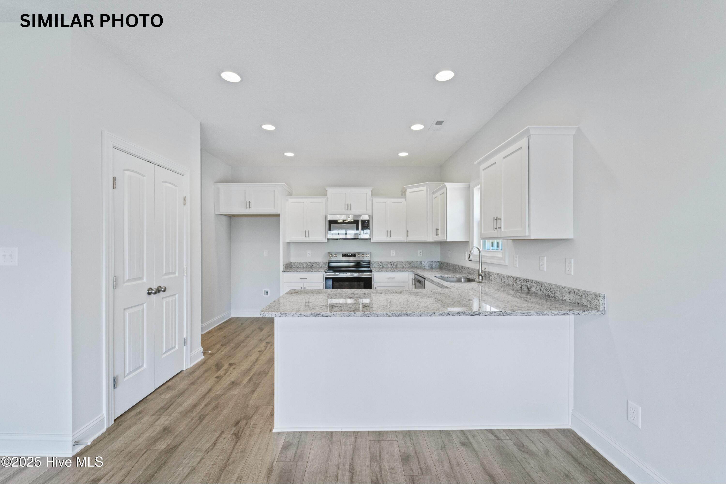 100535939 | Photo 16