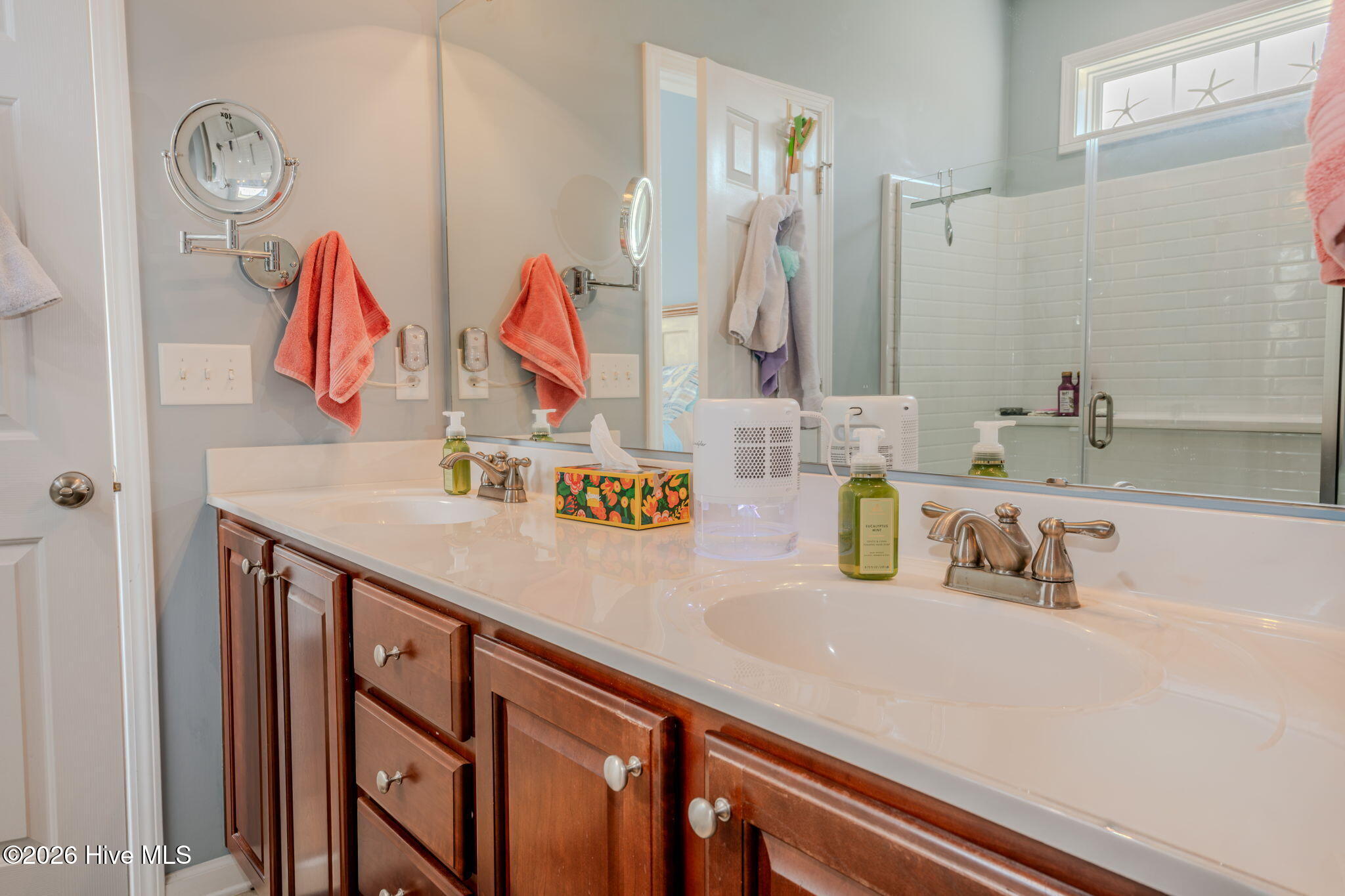 100562762 | Photo 13