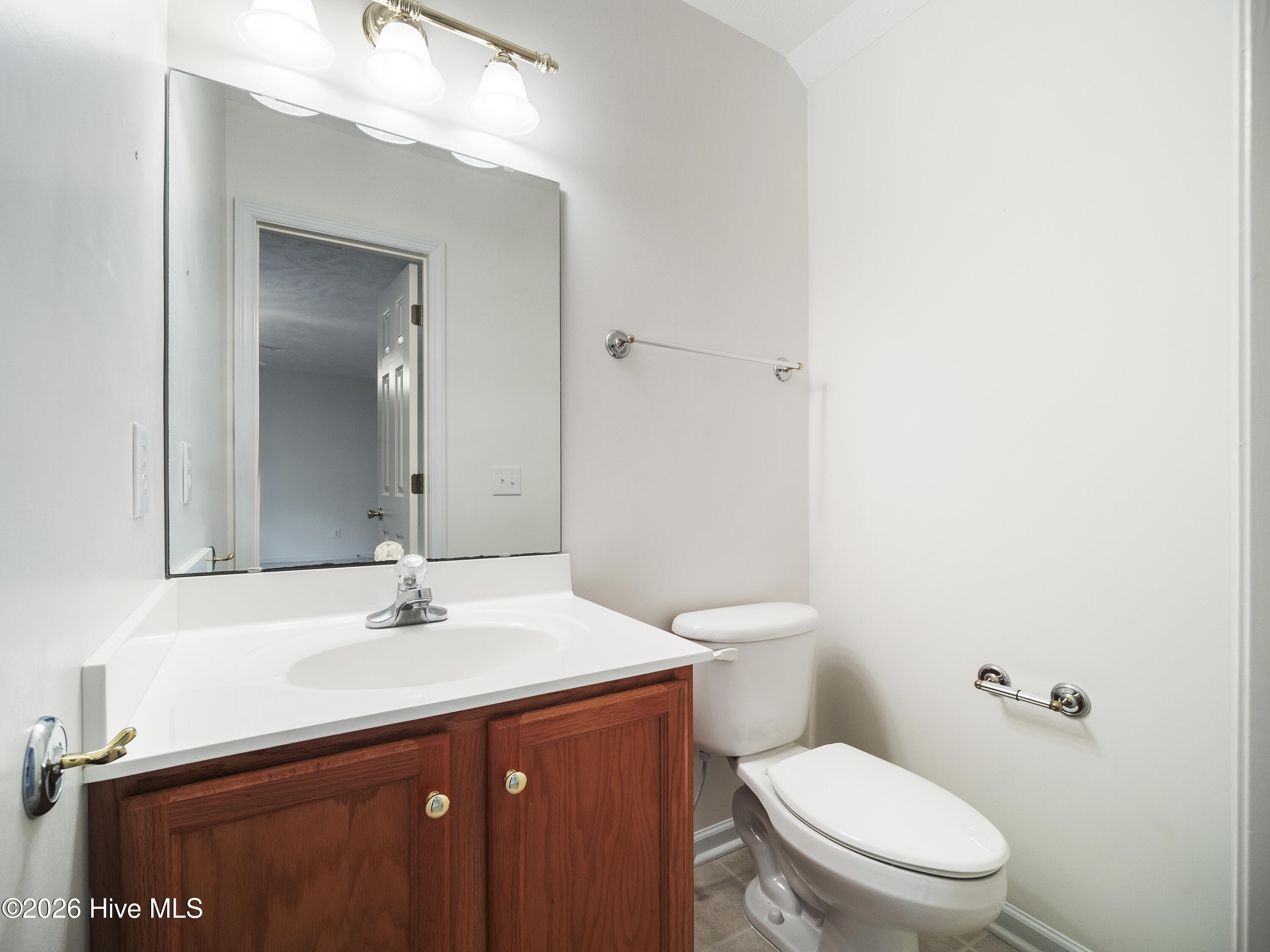 100570640 | Photo 47