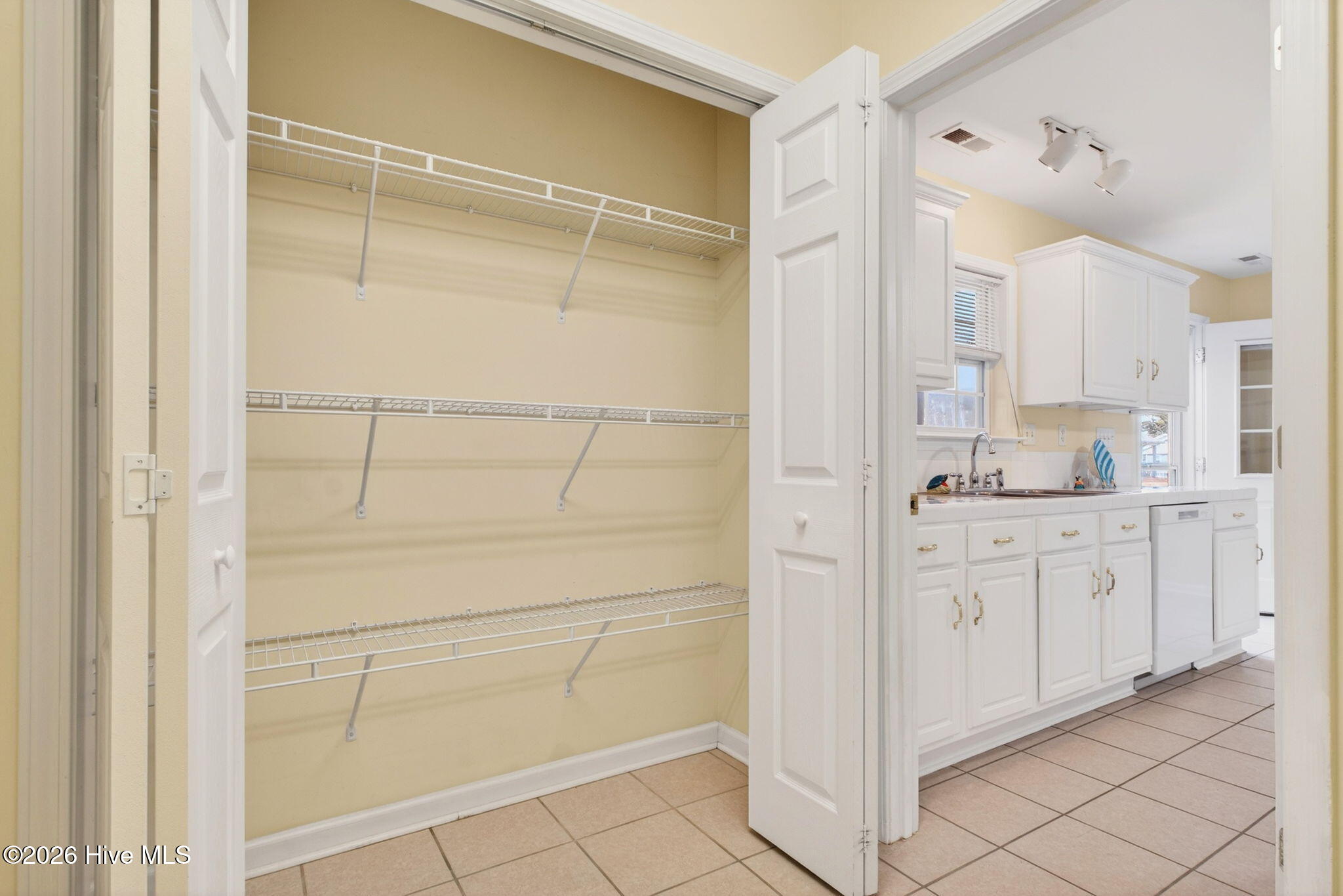 100558532 | Photo 27