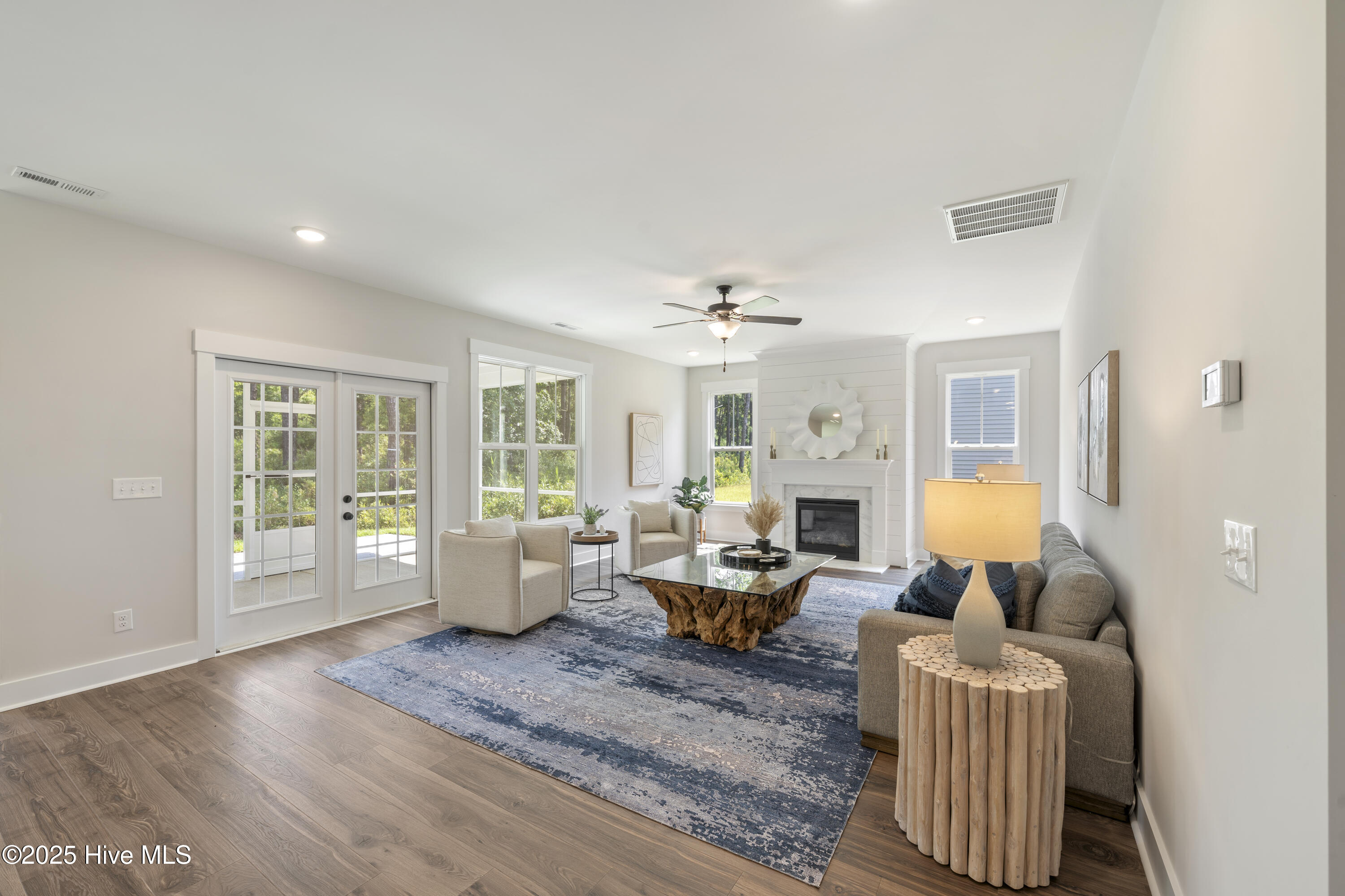 100542700 | Photo 10