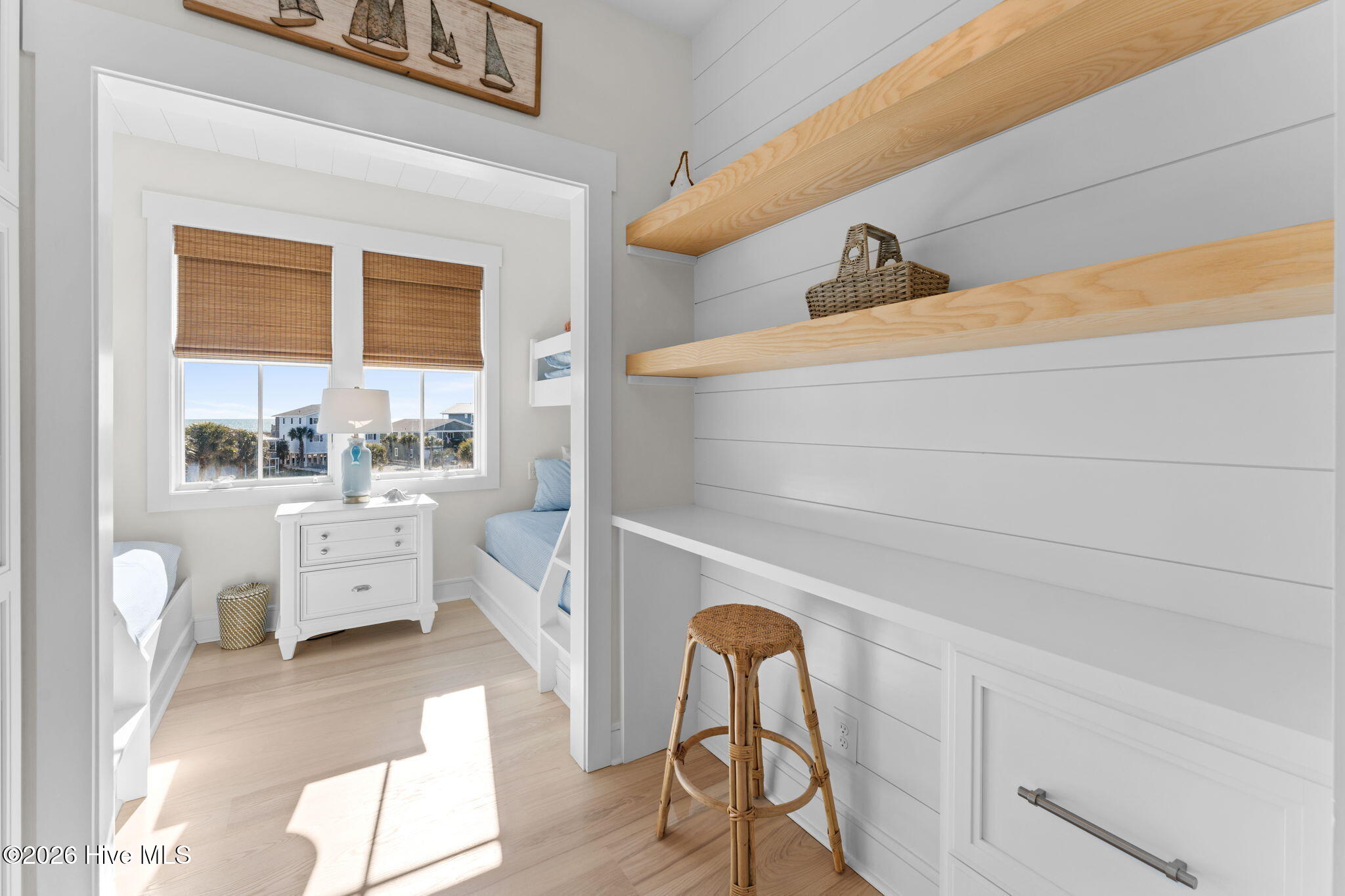 100550371 | Photo 51