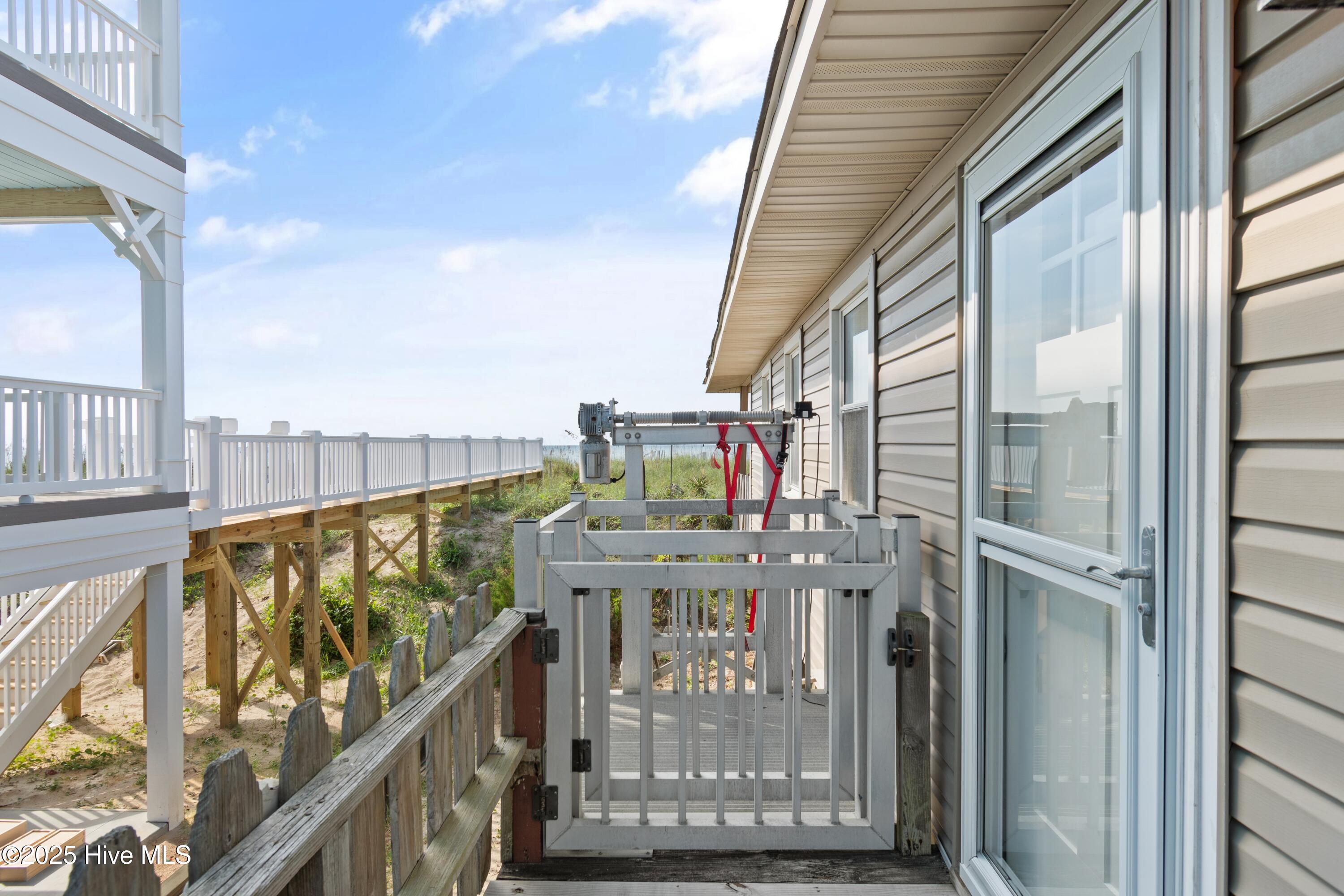 100529759 | Photo 35