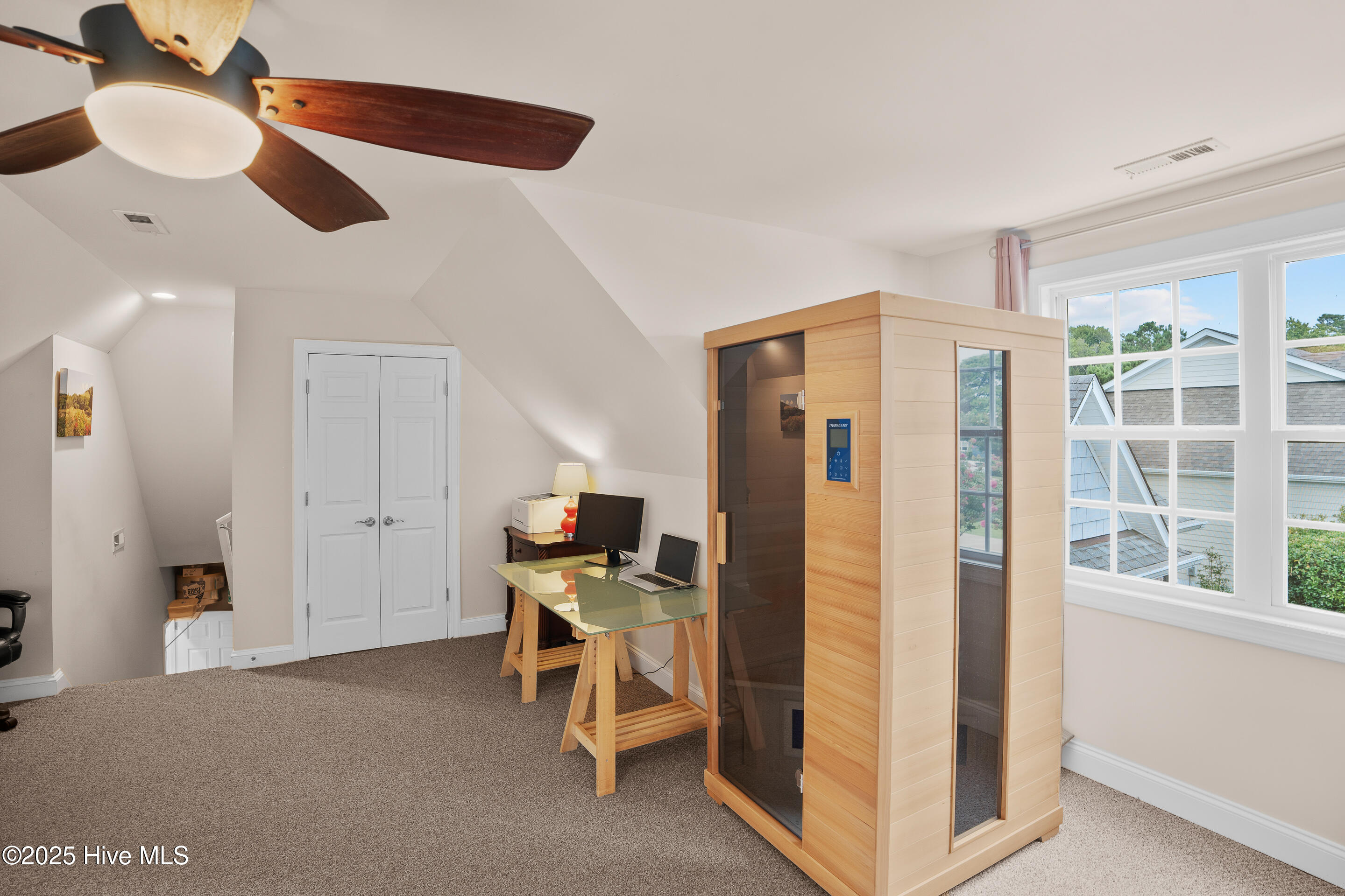 100526851 | Photo 38