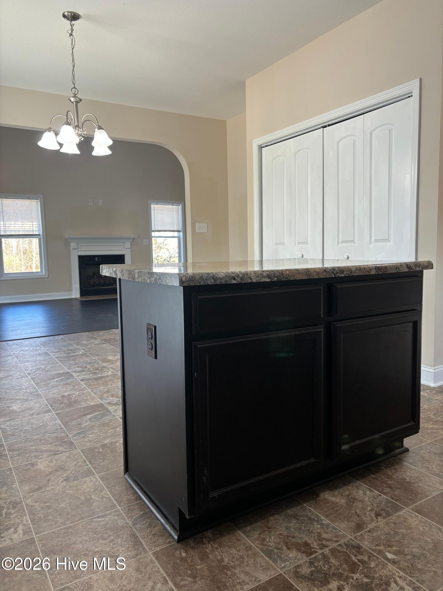 100557628 | Photo 12