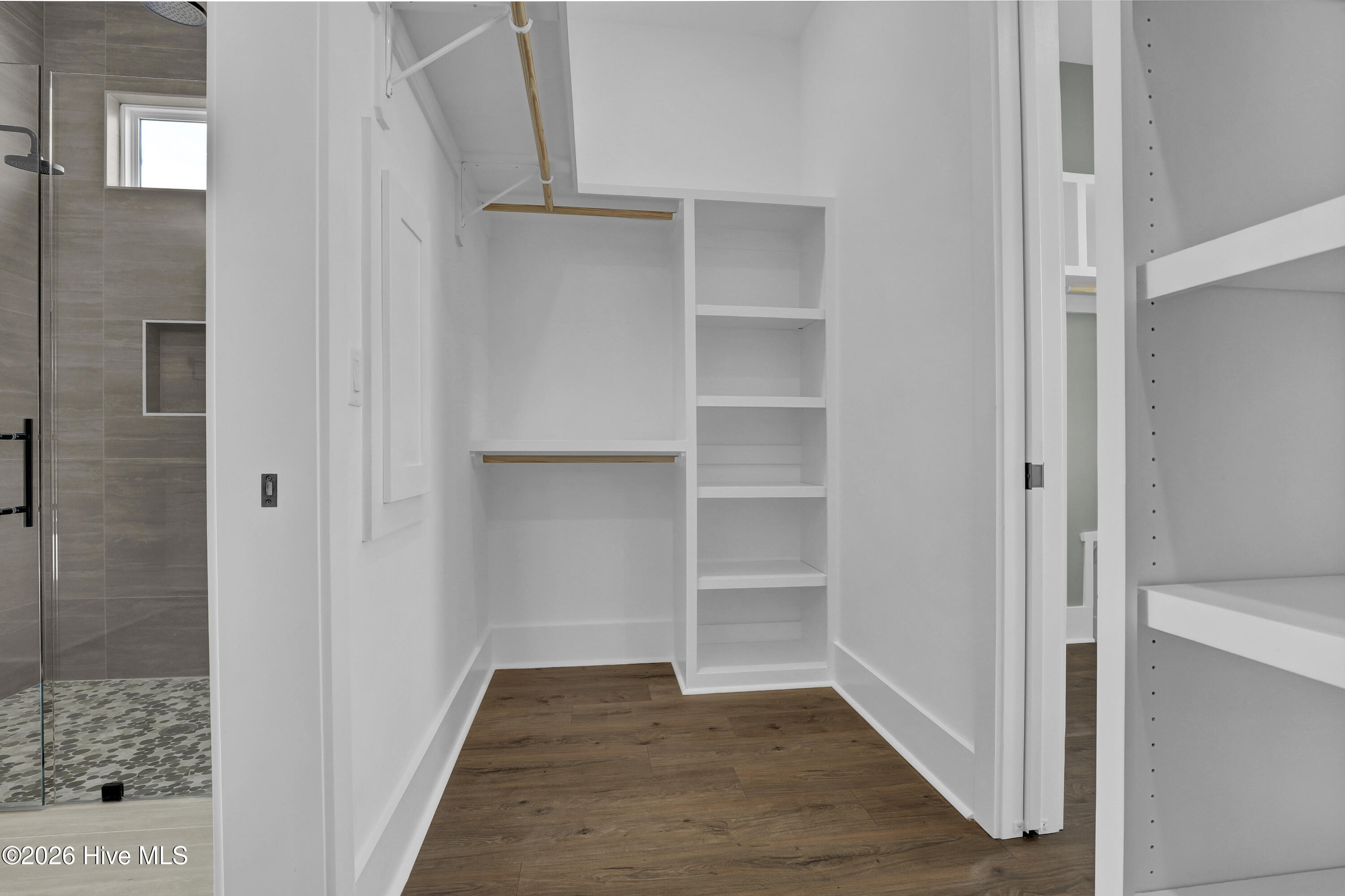 100566719 | Photo 20