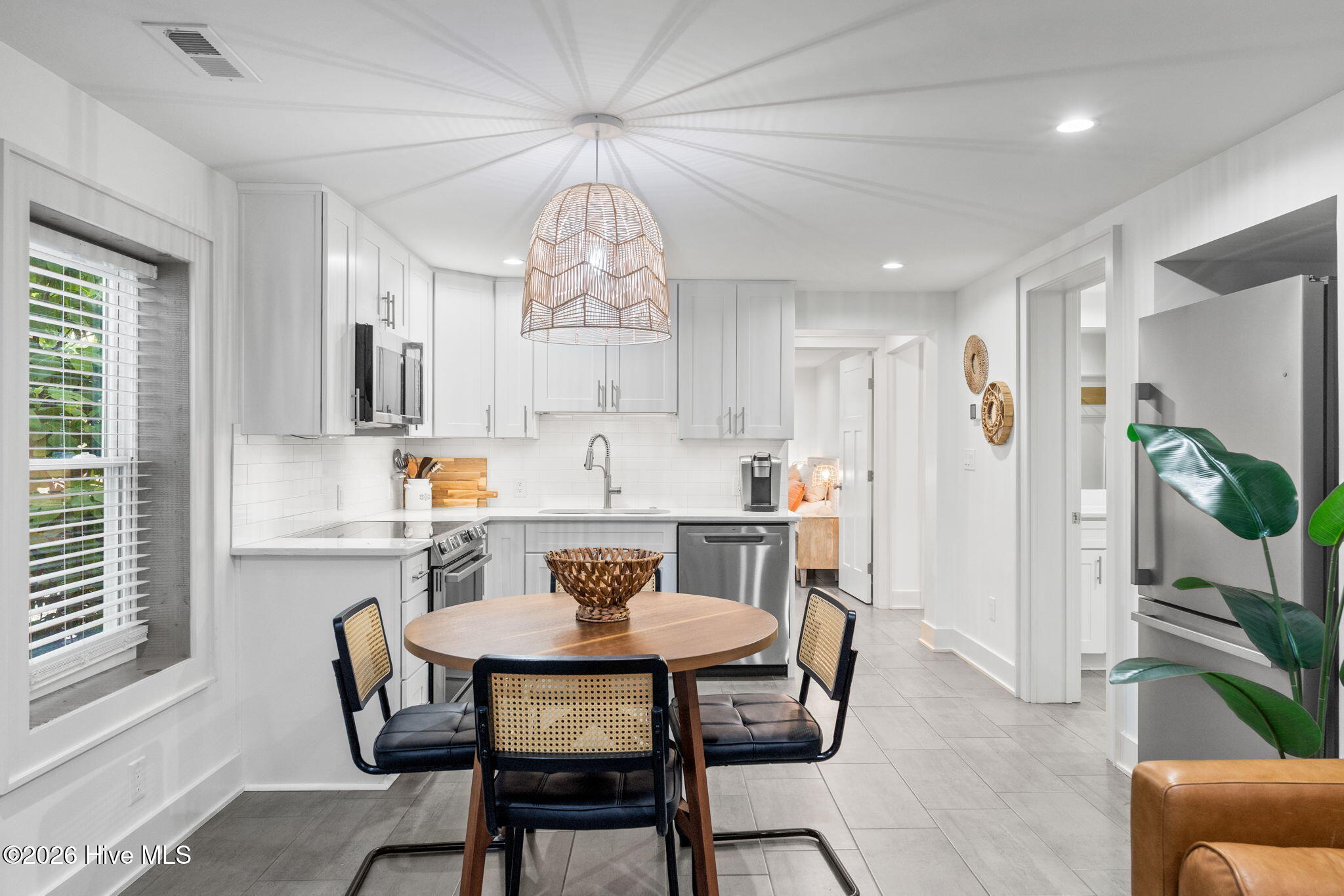 100565975 | Photo 23