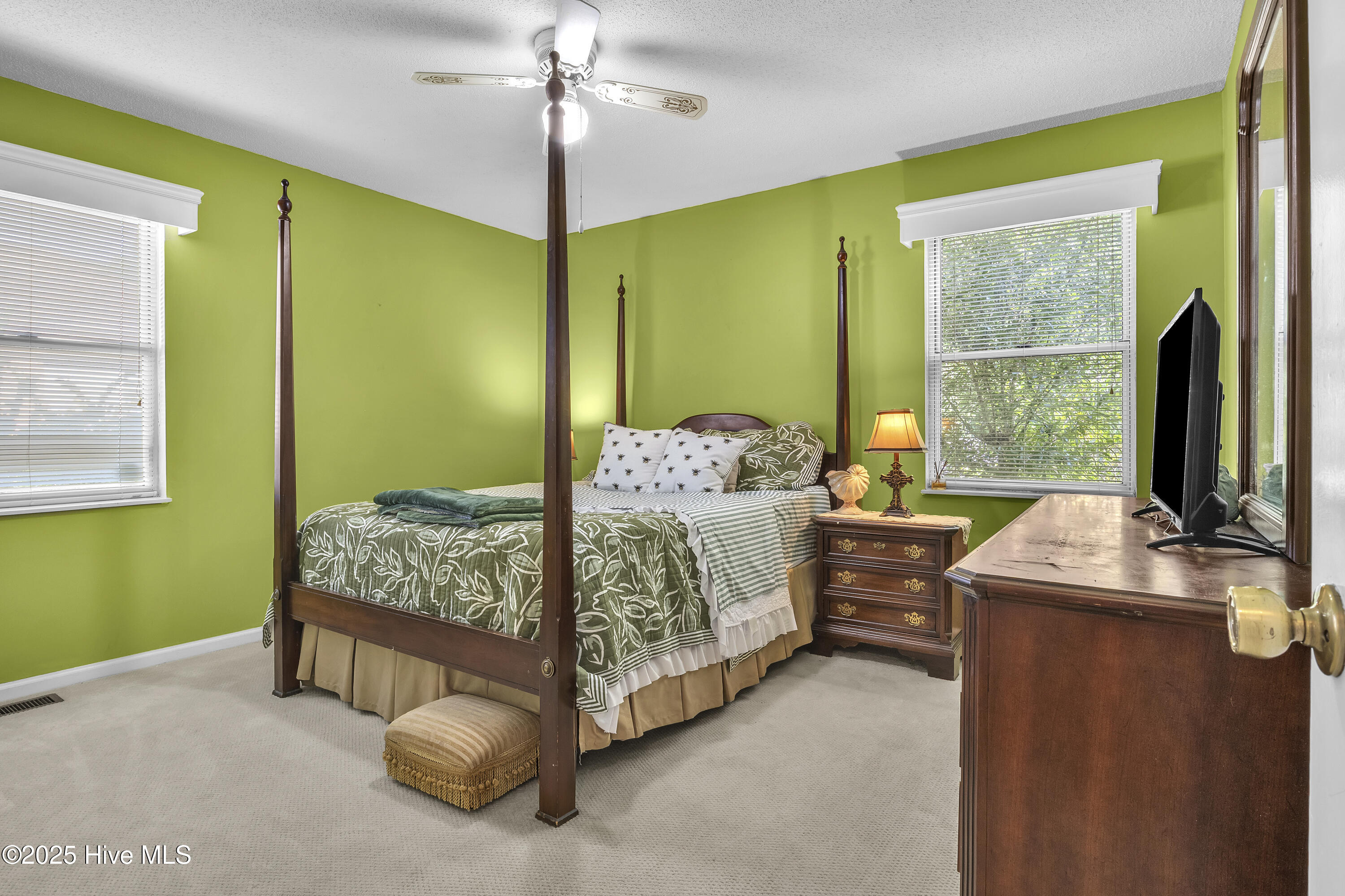 100536846 | Photo 26