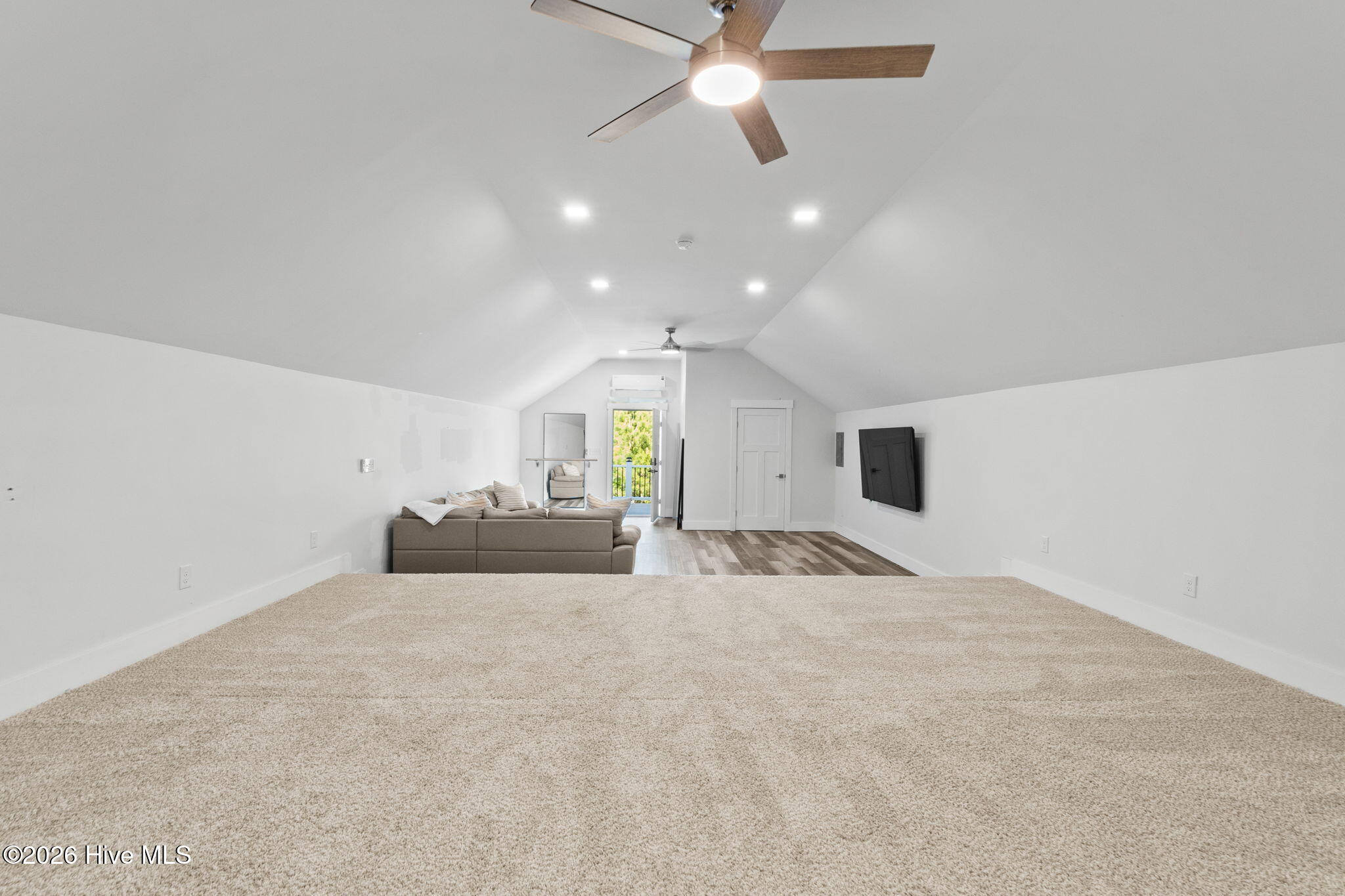 100569675 | Photo 42