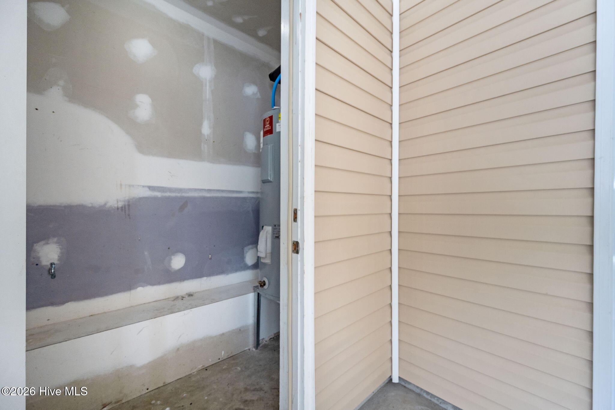 100549105 | Photo 12