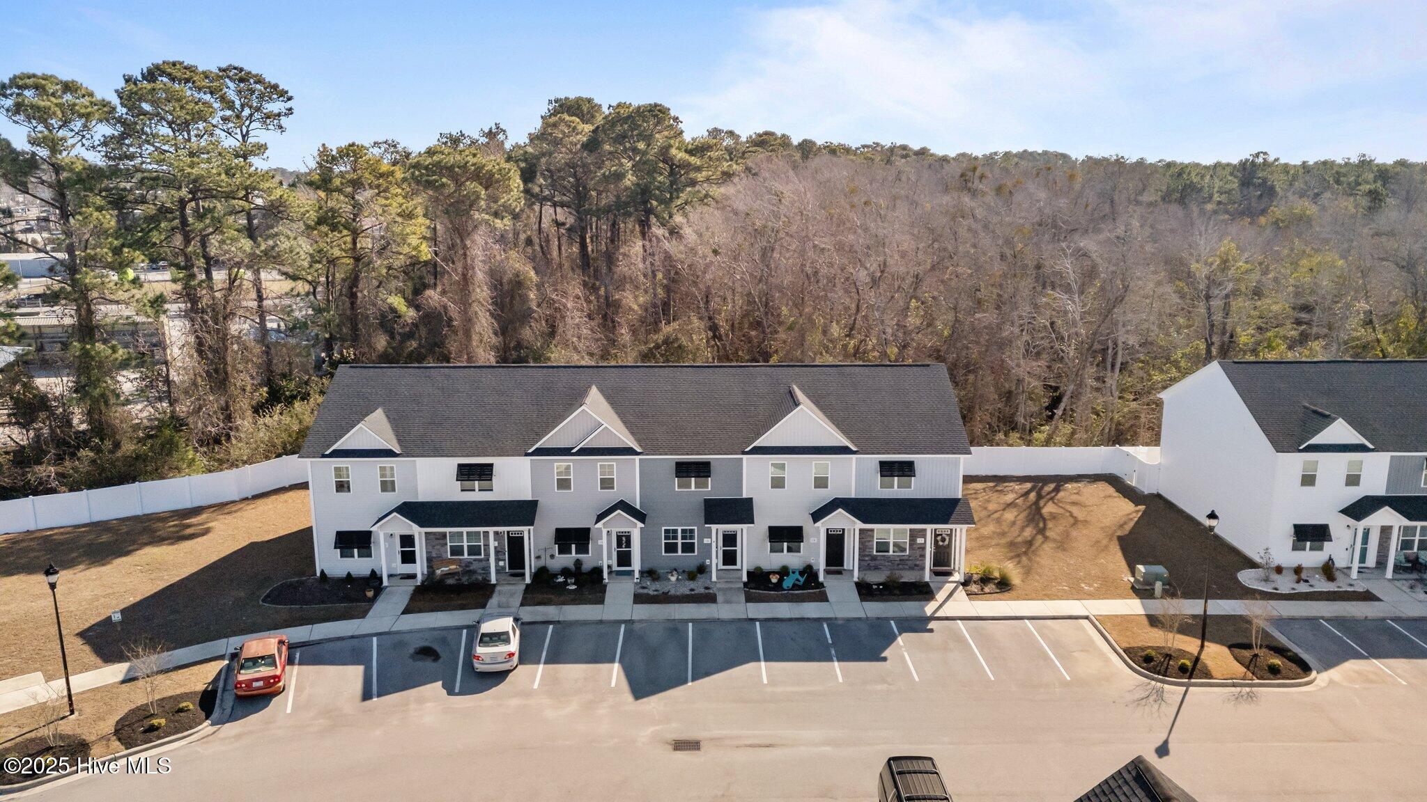 100563898 | Photo 37