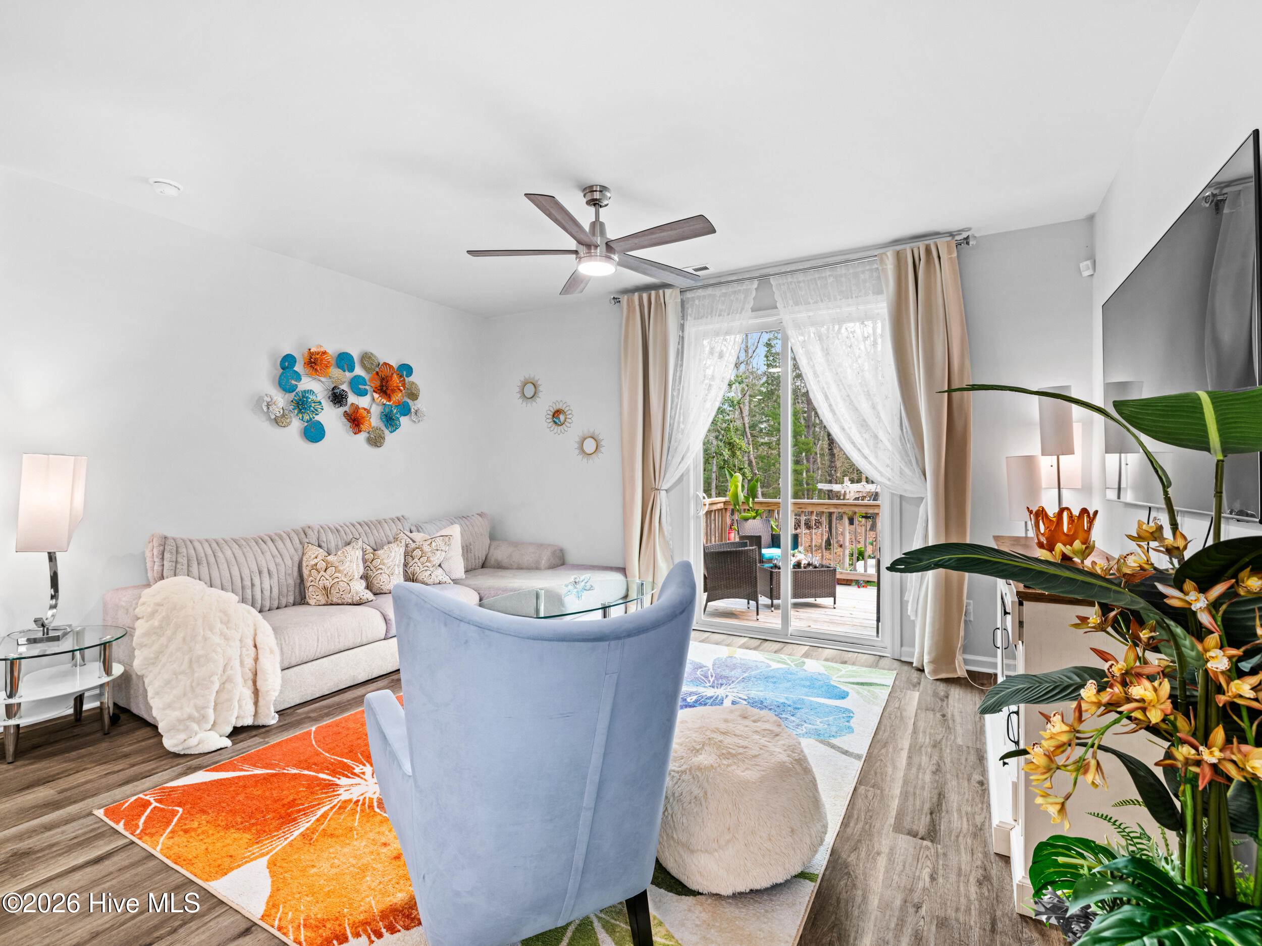 100562938 | Photo 22