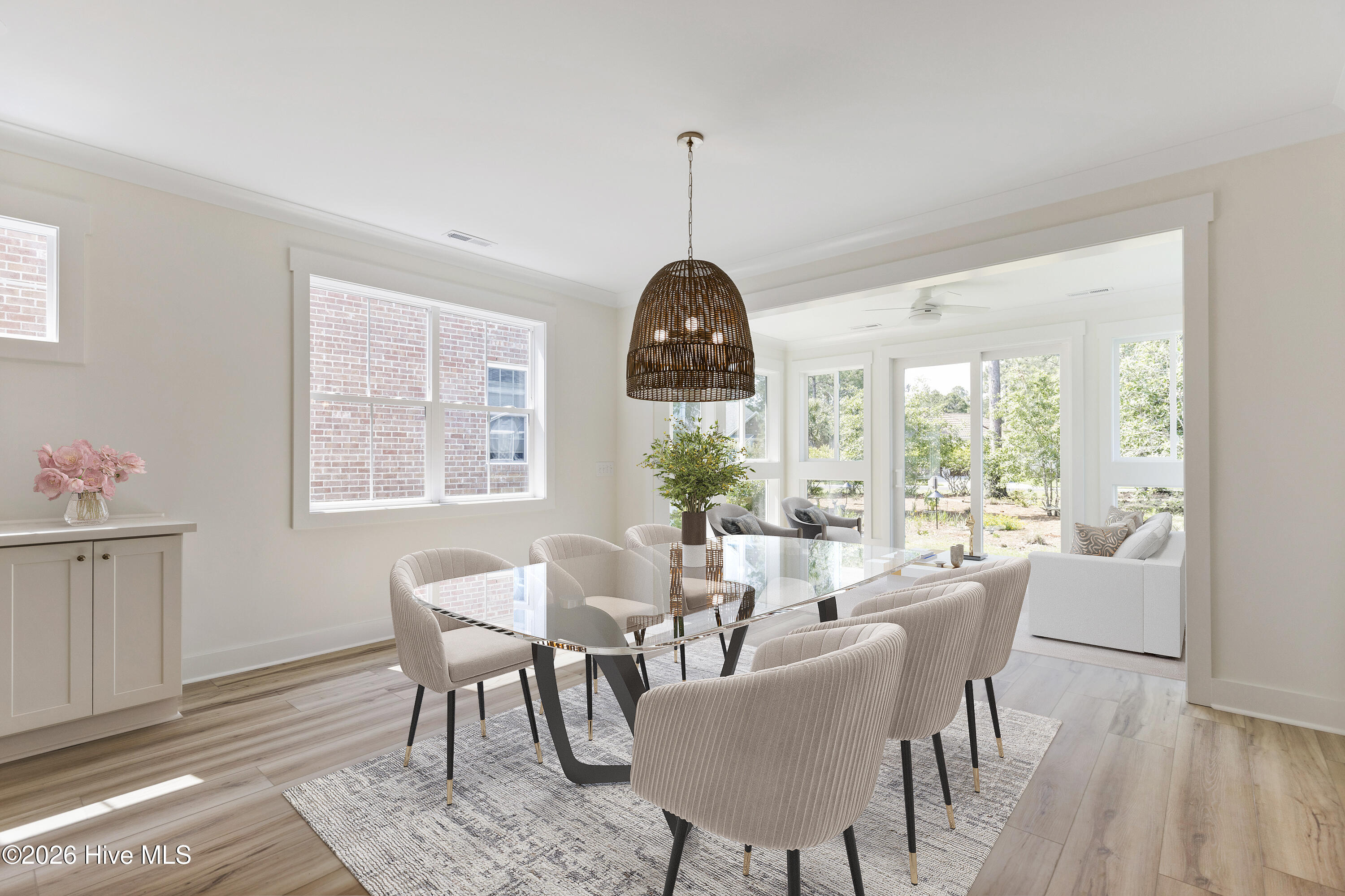 100553830 | Photo 10