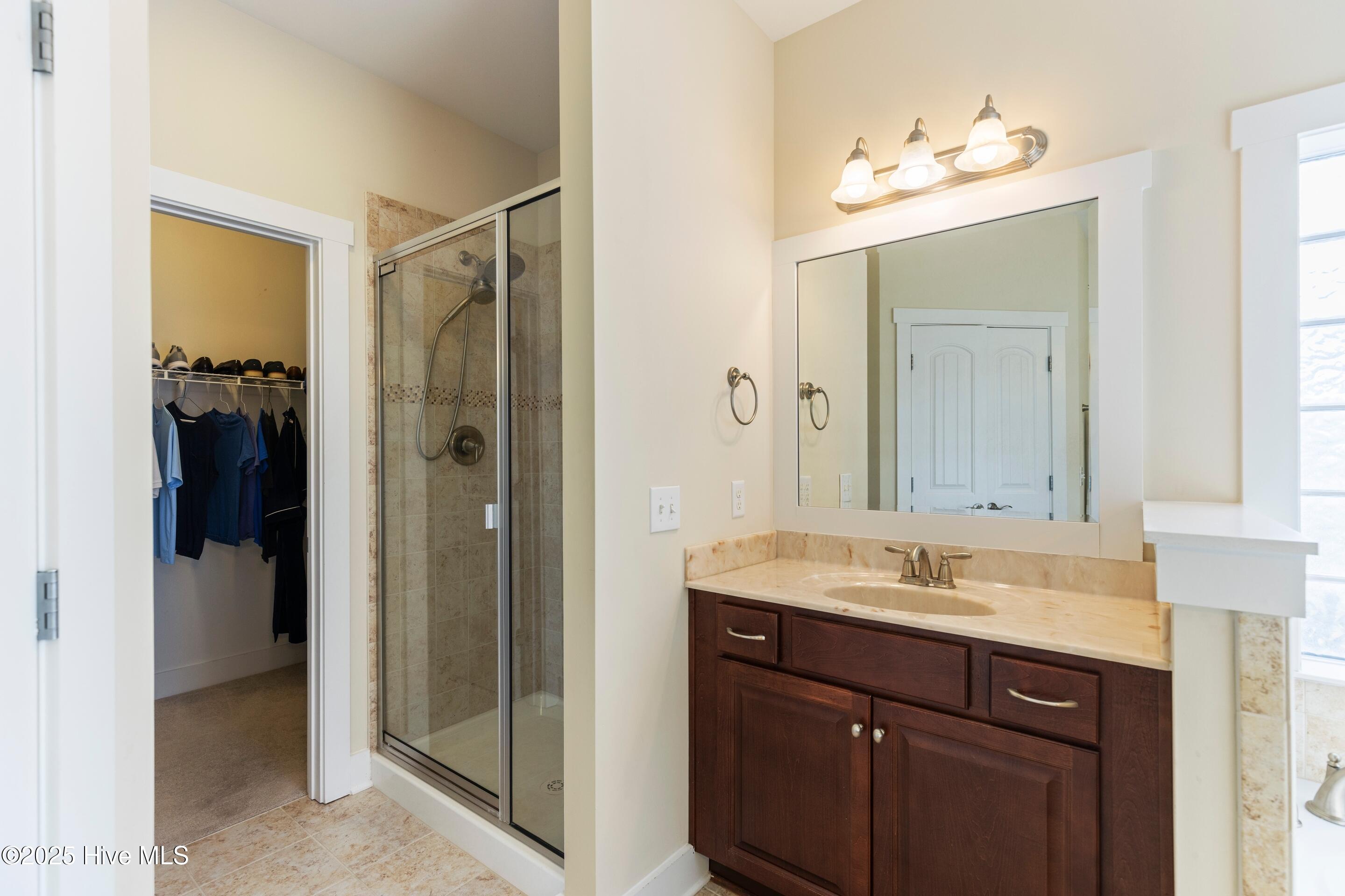 100542778 | Photo 24