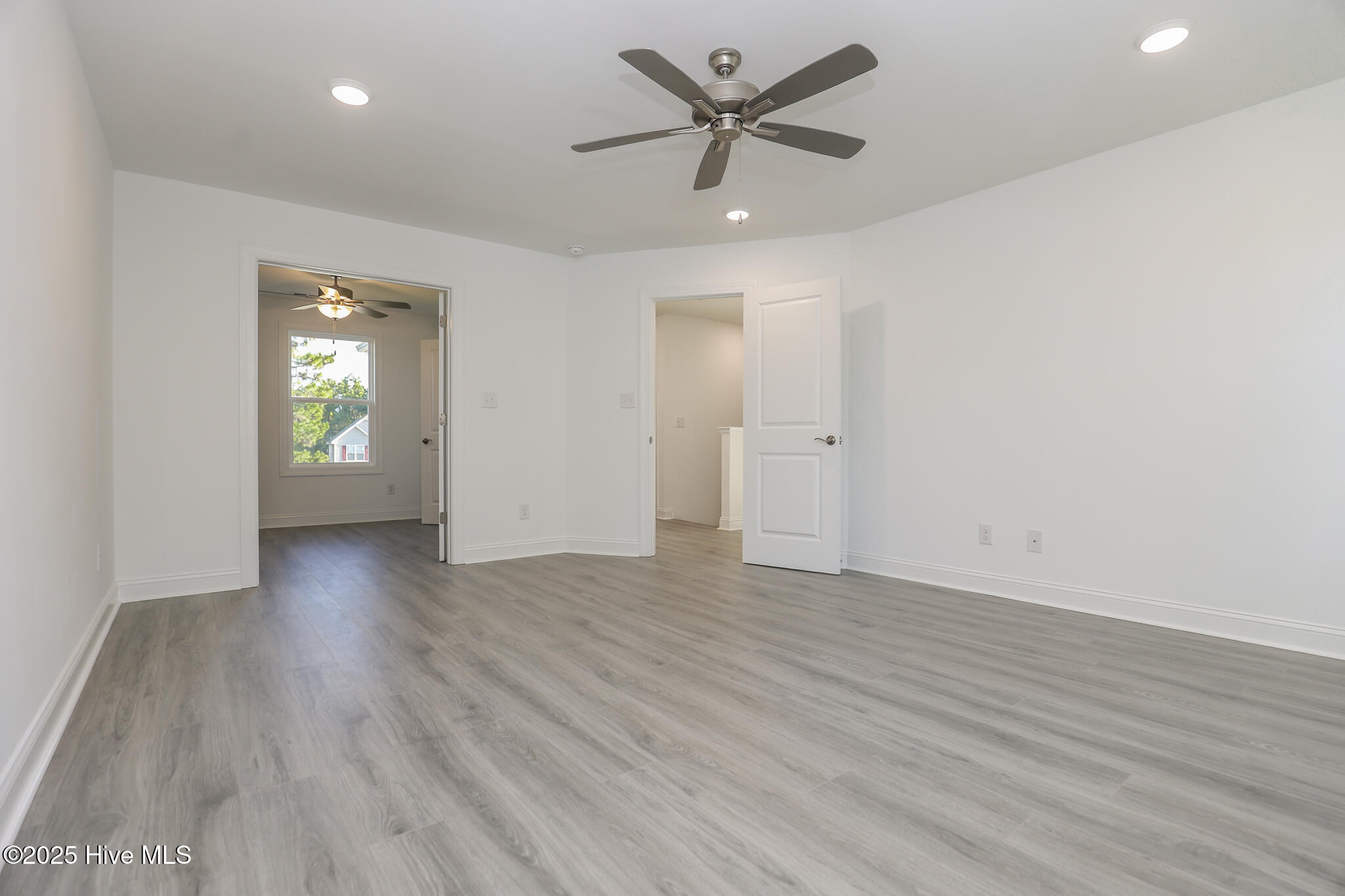 100553822 | Photo 54