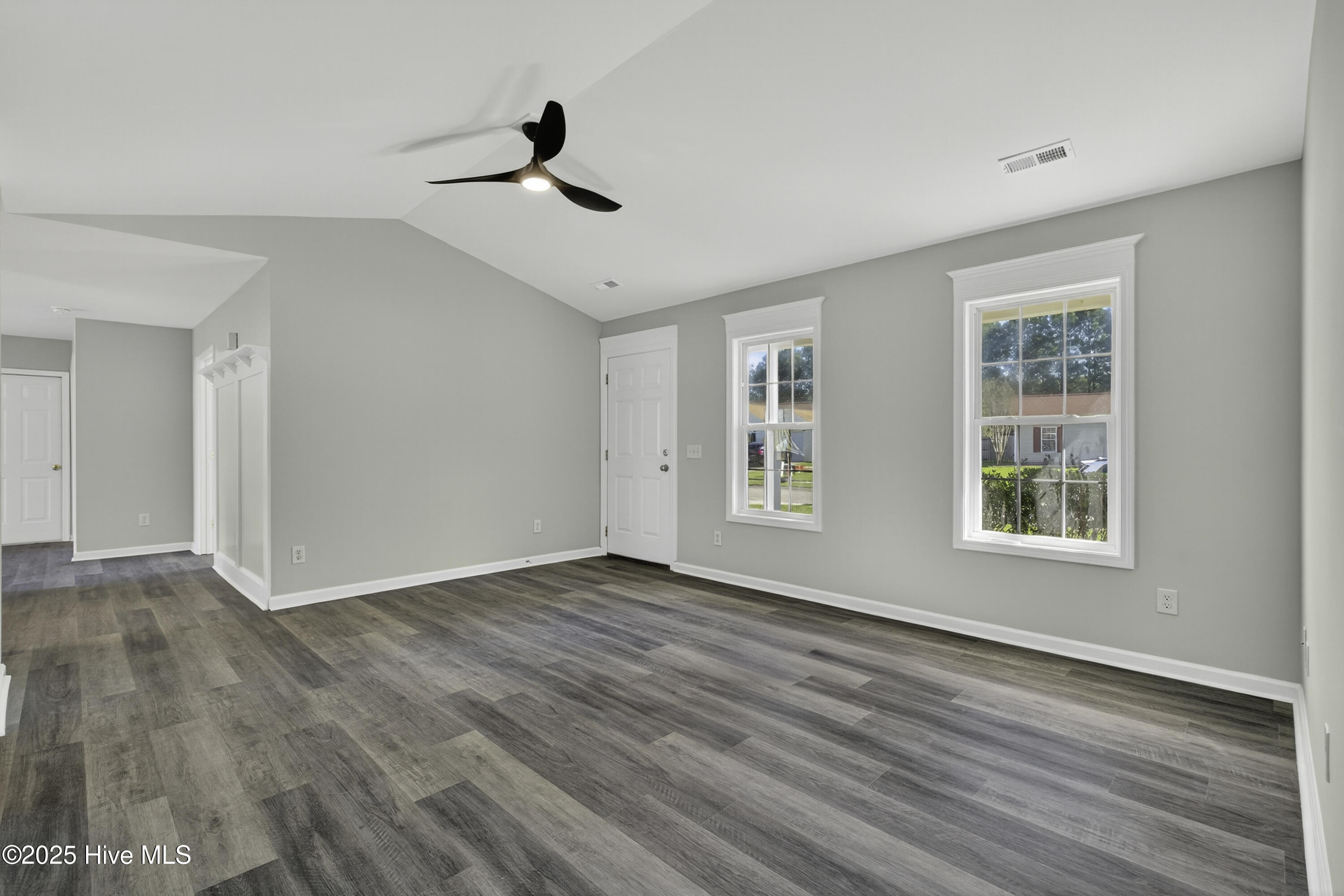 Homes for sale in Burgaw, NC | 204 Larchmont Ct, Burgaw, NC 28425 | MLS# 100537514