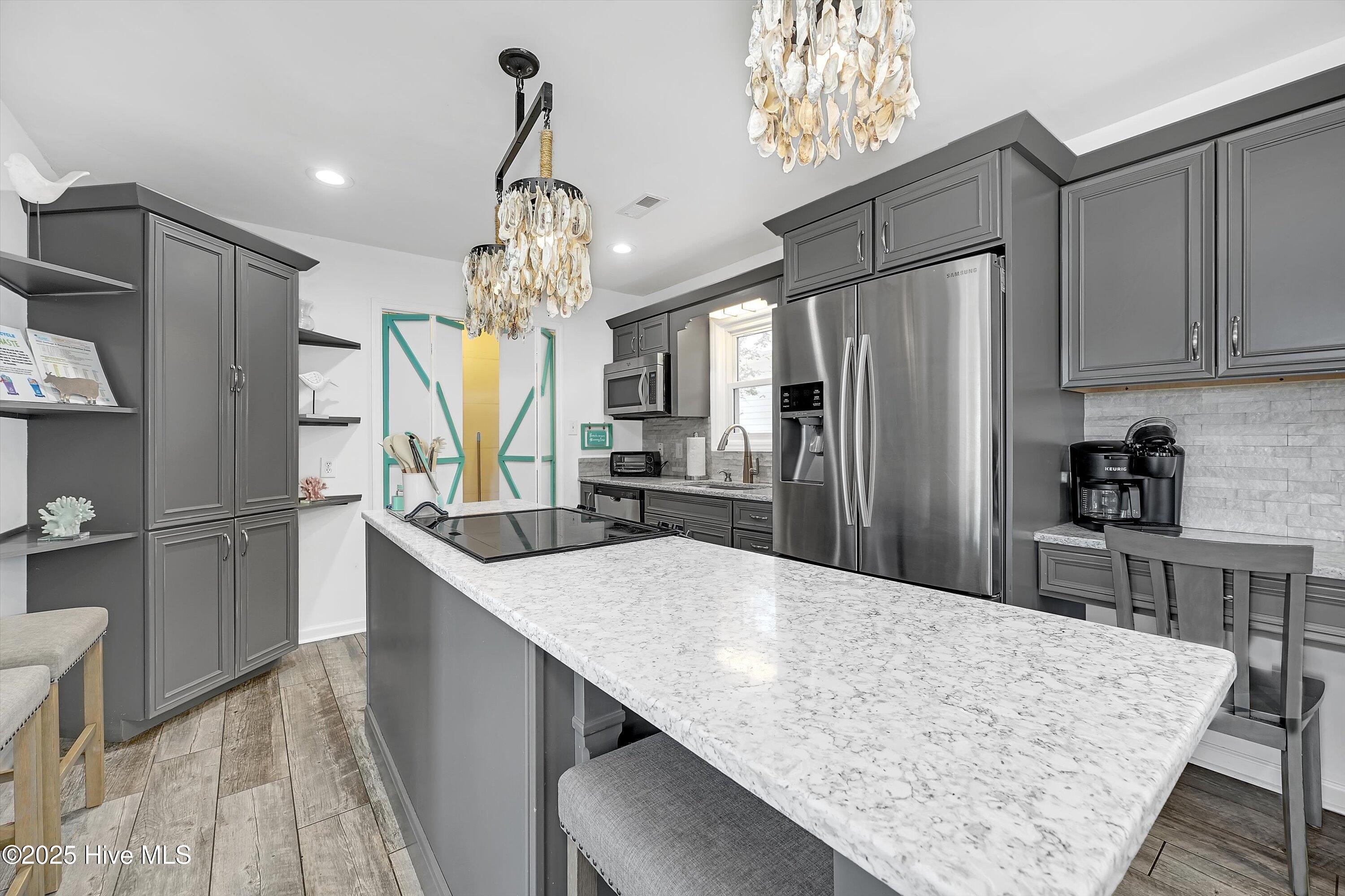 100527837 | Photo 19