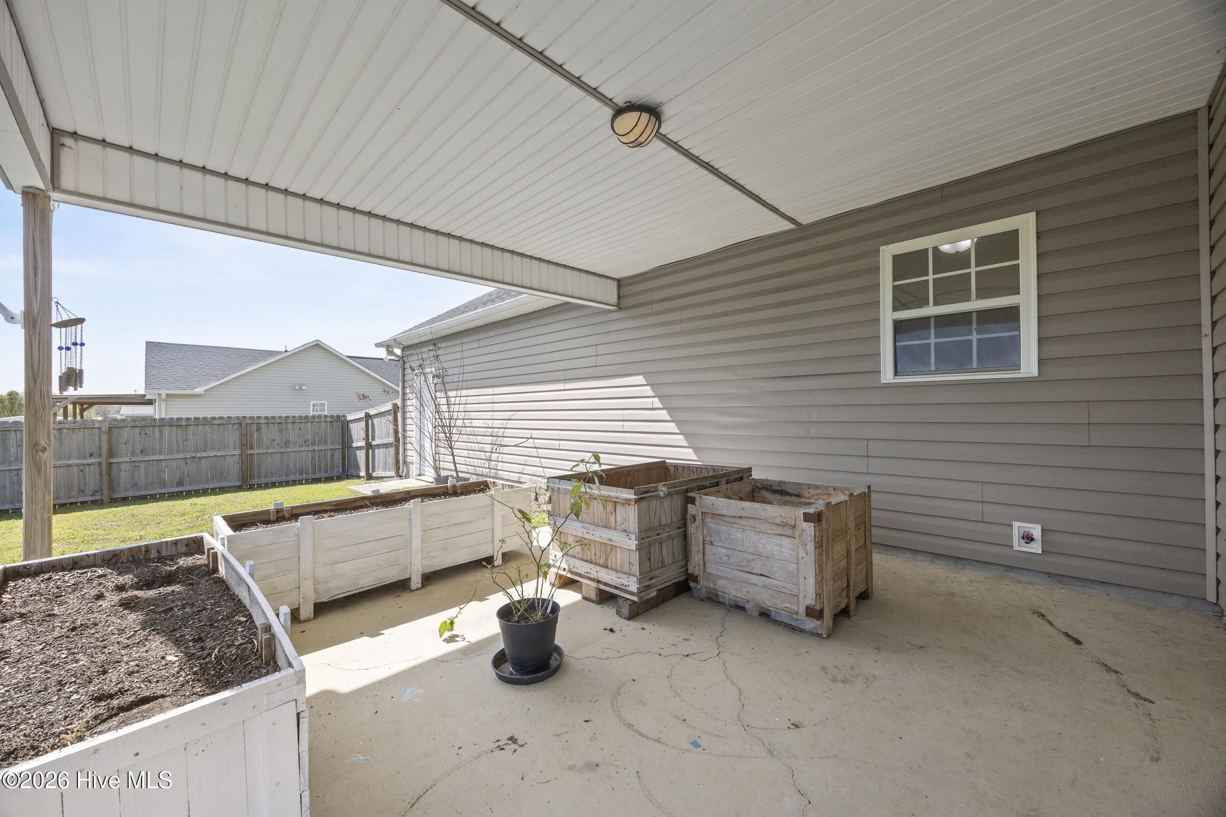 100564039 | Photo 36