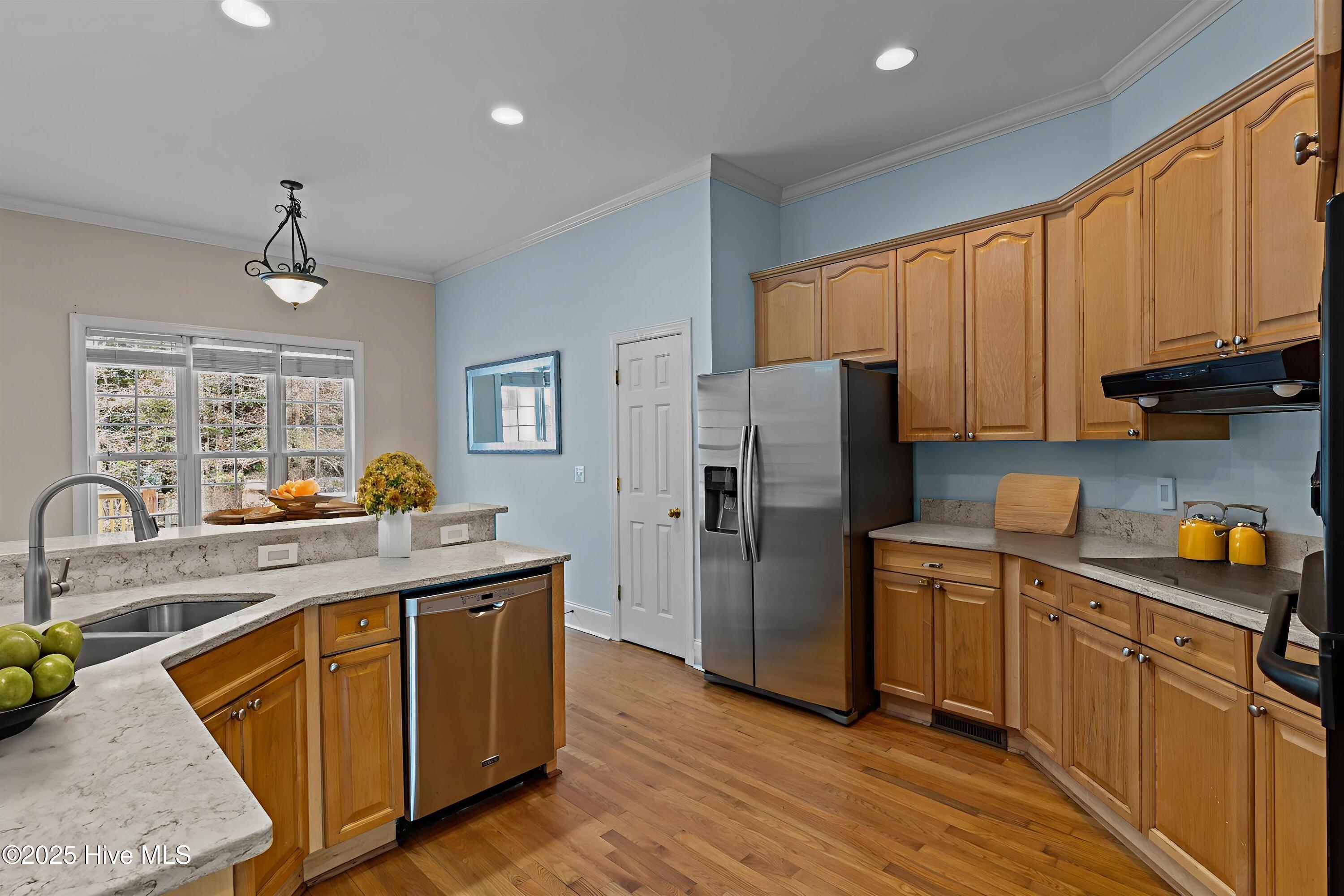 100538095 | Photo 19