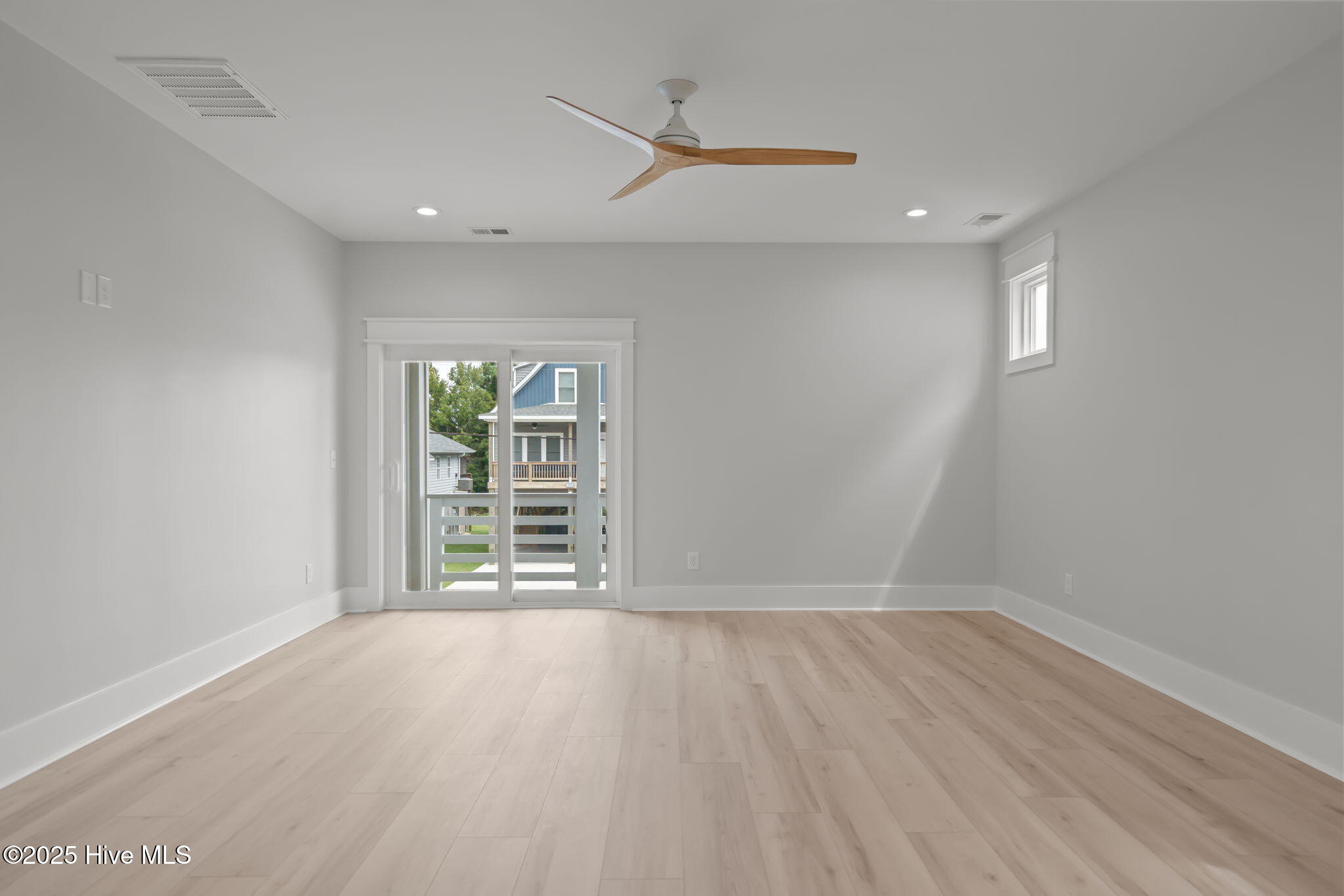 100537880 | Photo 26