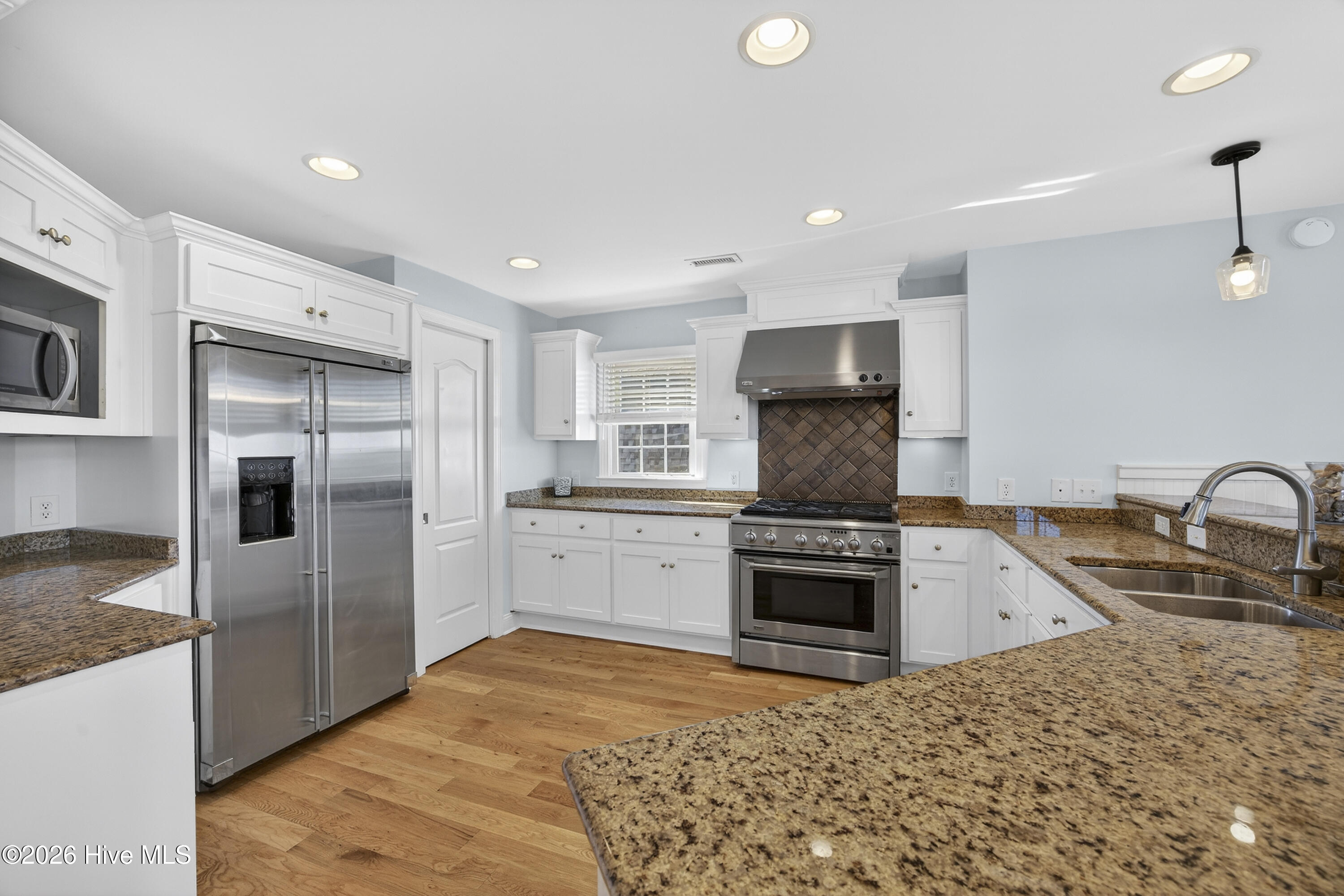 100554981 | Photo 74