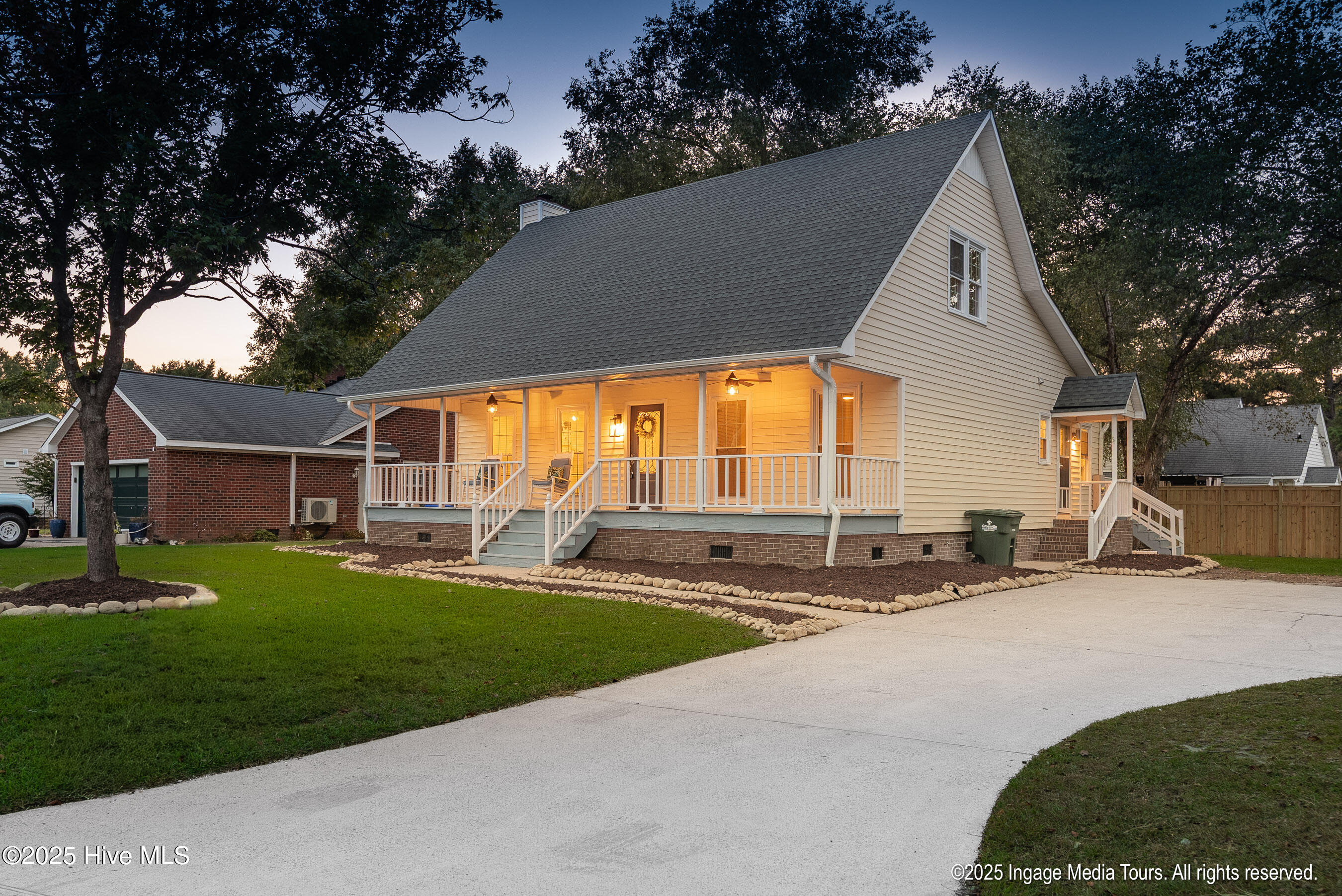 20250904 MLS F_Langley 207 Oak Branches