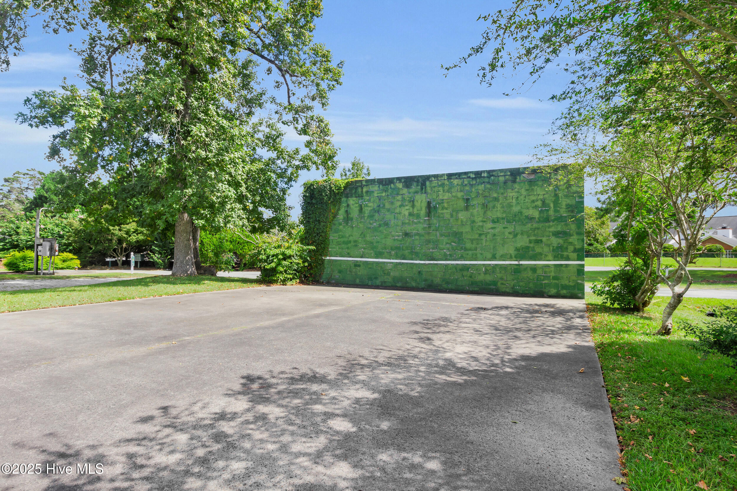 Exterior photo of 125 Pirates Road 7, New Bern, NC 28562. MLS: 100592437