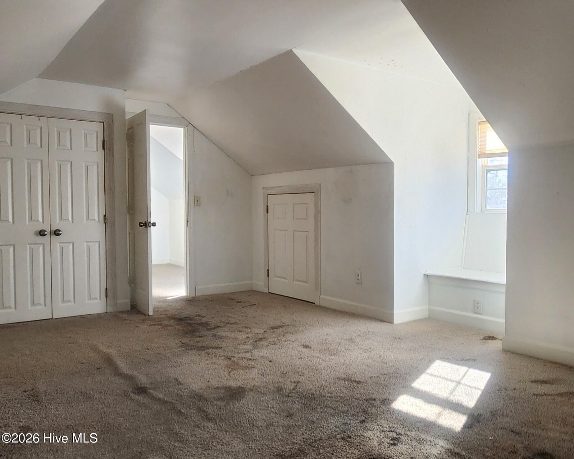 100550310 | Photo 17