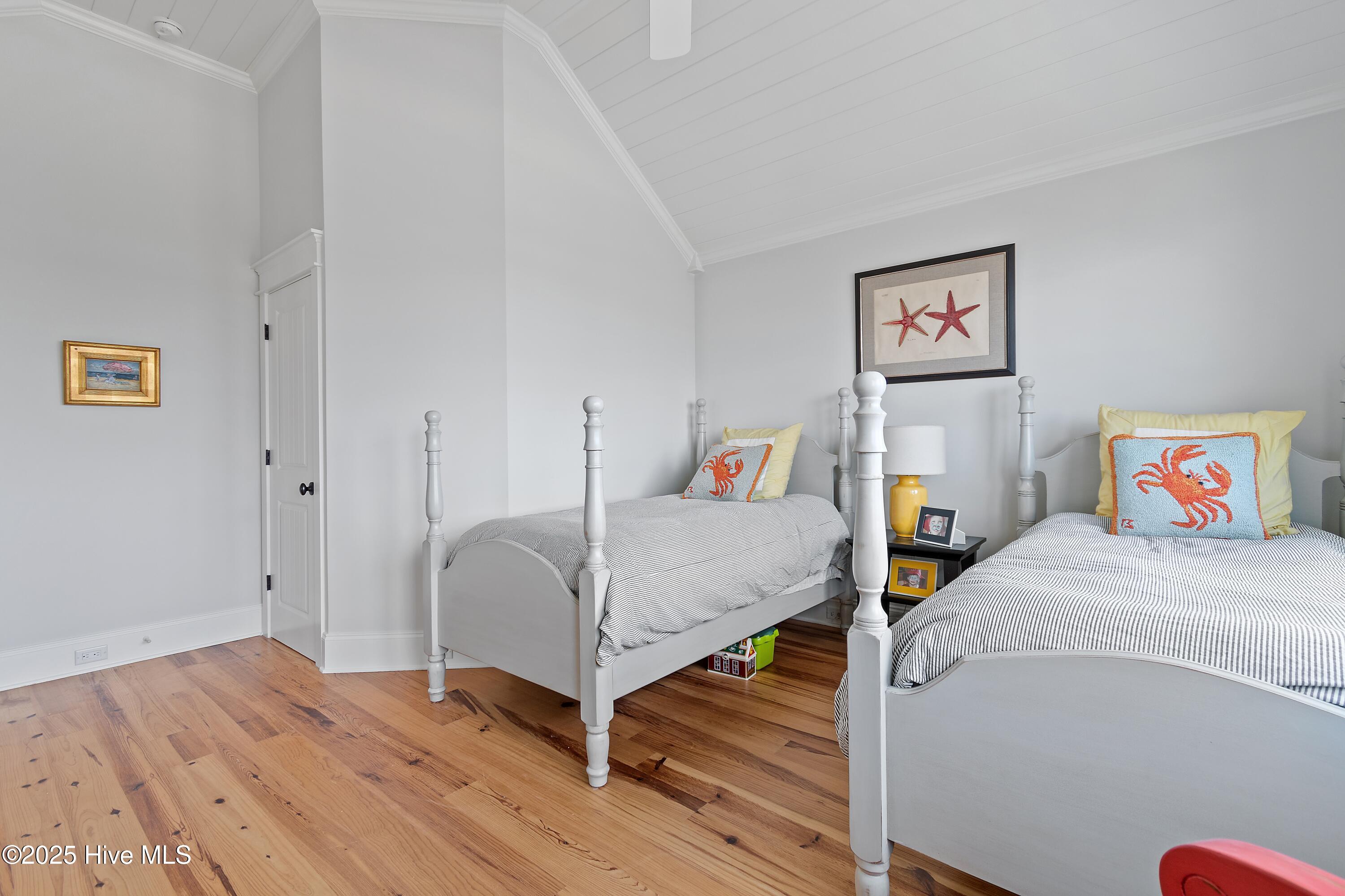 100519693 | Photo 43